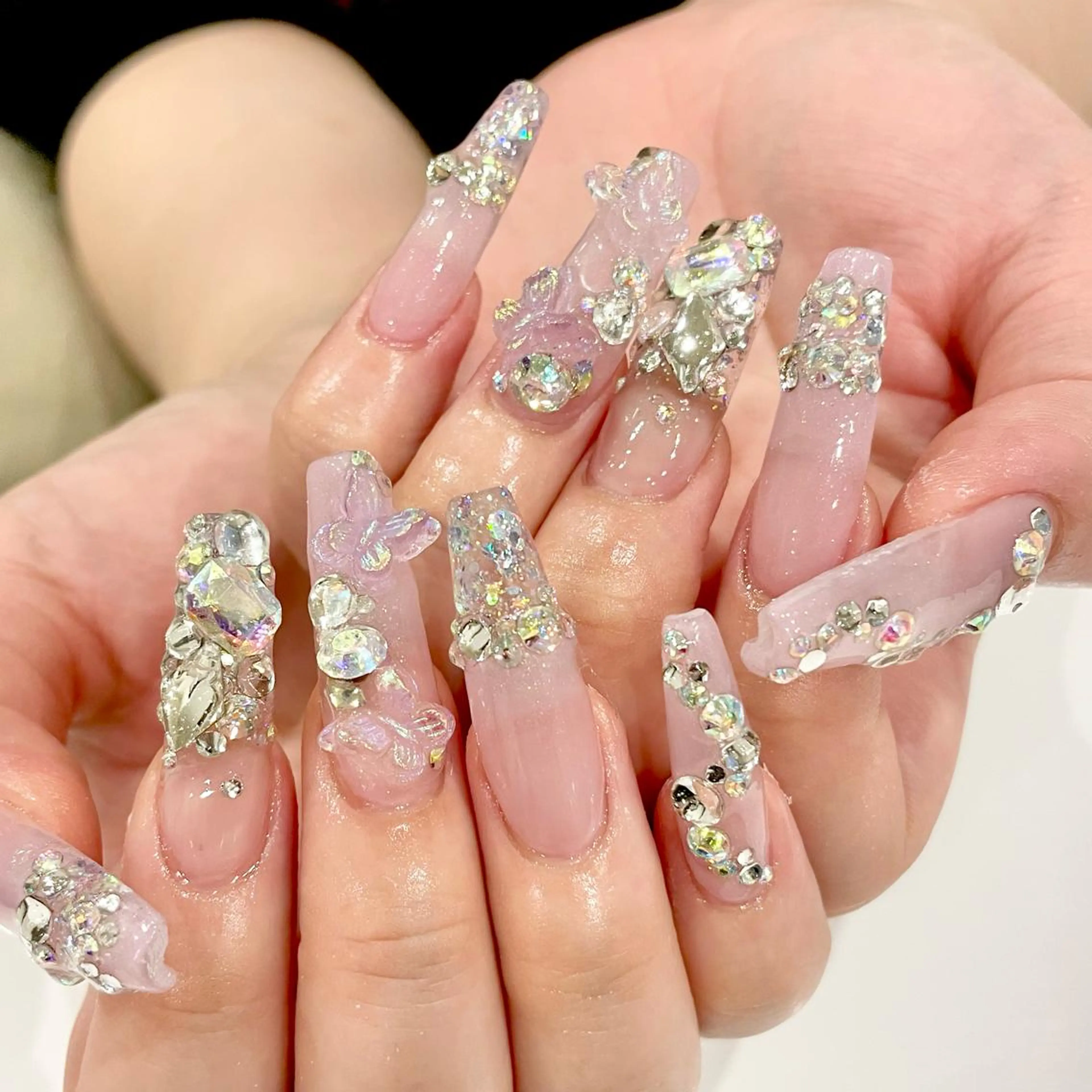 ネイル キラキラネイル ストーンネイル ハンドネイル private salon lien所属・private salon　lienのネイルデザイン