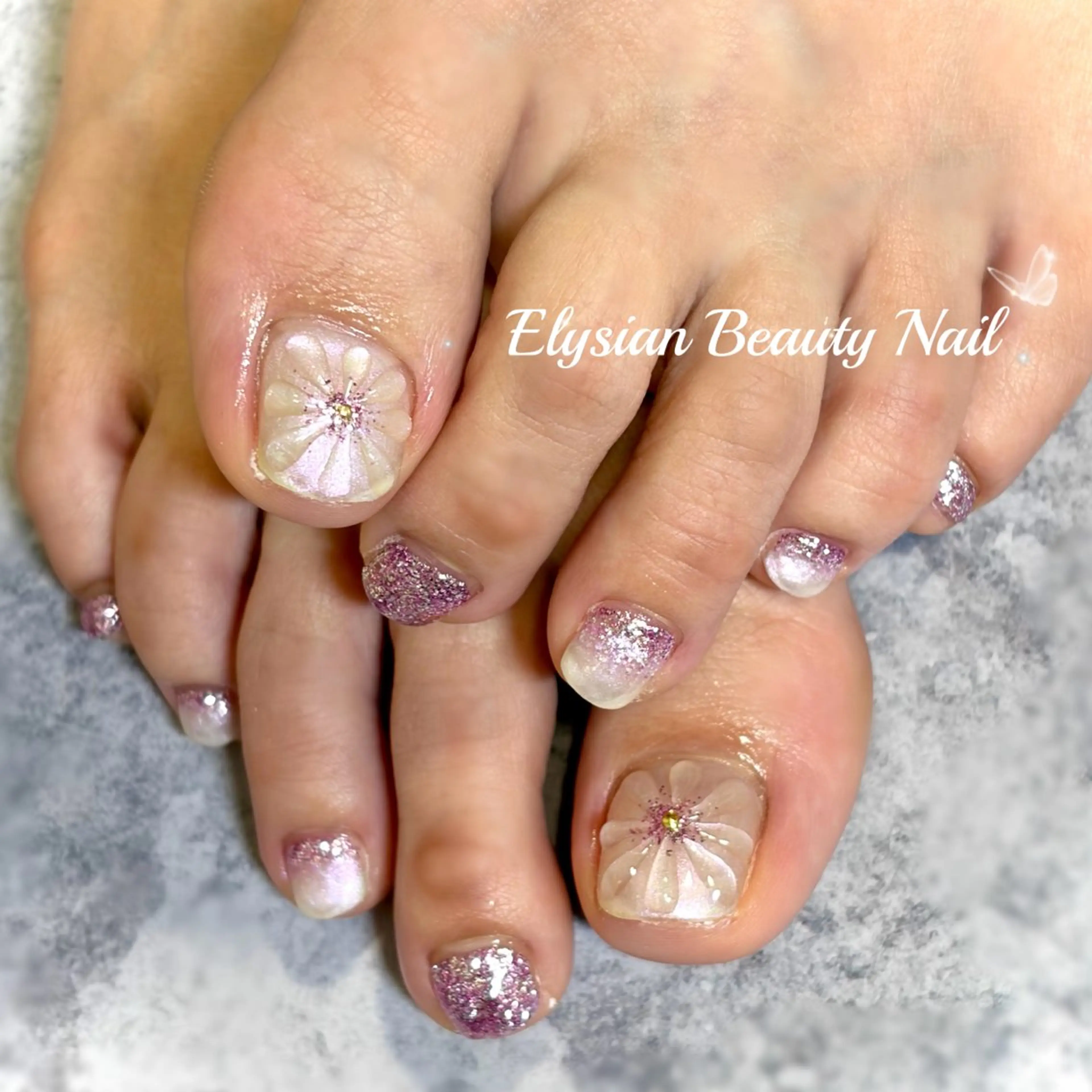 ネイル フラワーネイル フットネイル グラデーション ラメ(グリッター) ピンク フットネイル エリシアン ビューティーネイルのネイルデザイン
