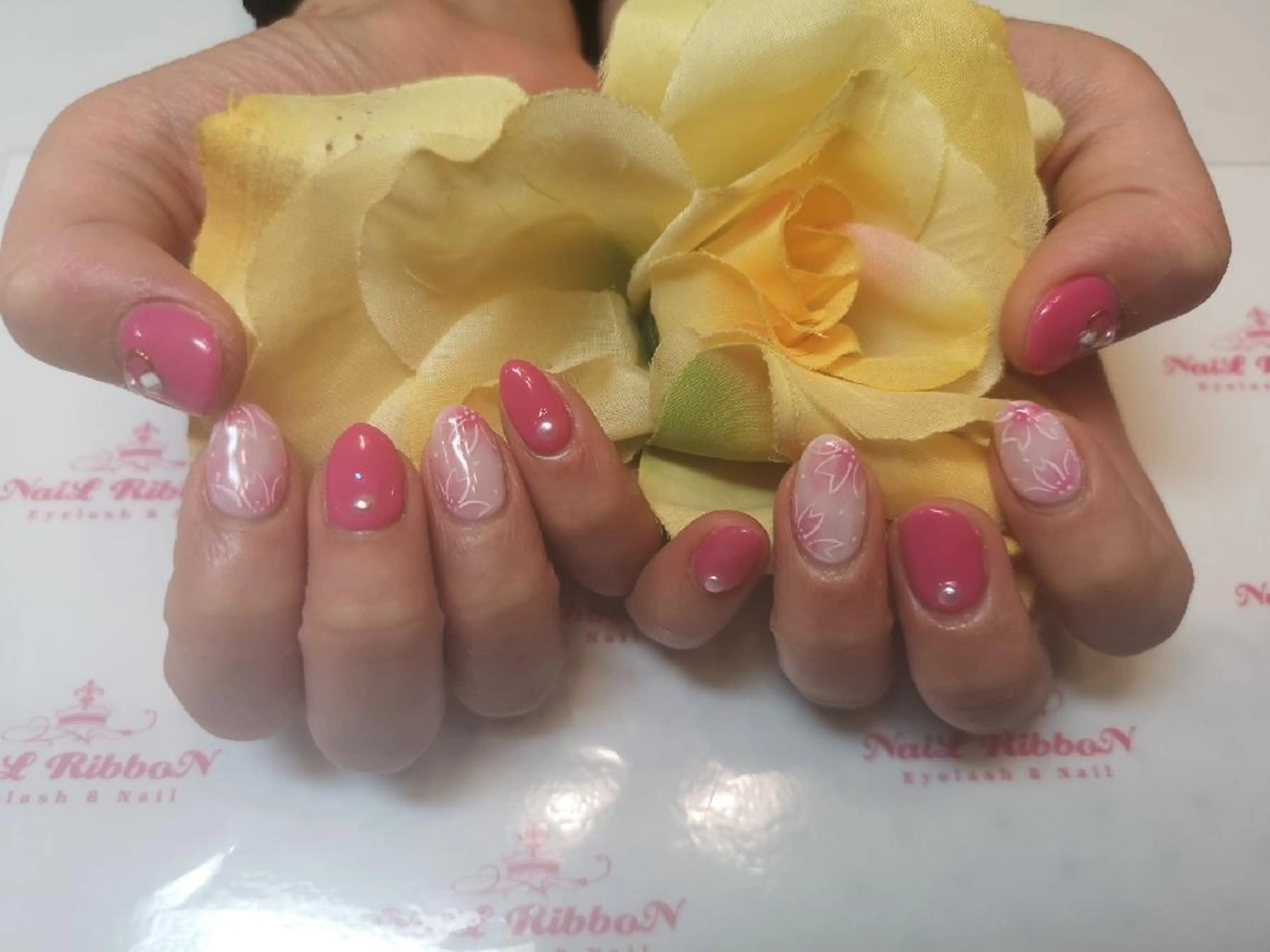 ネイル ハンドネイル ネイルリボン 受付スタッフのネイルデザイン