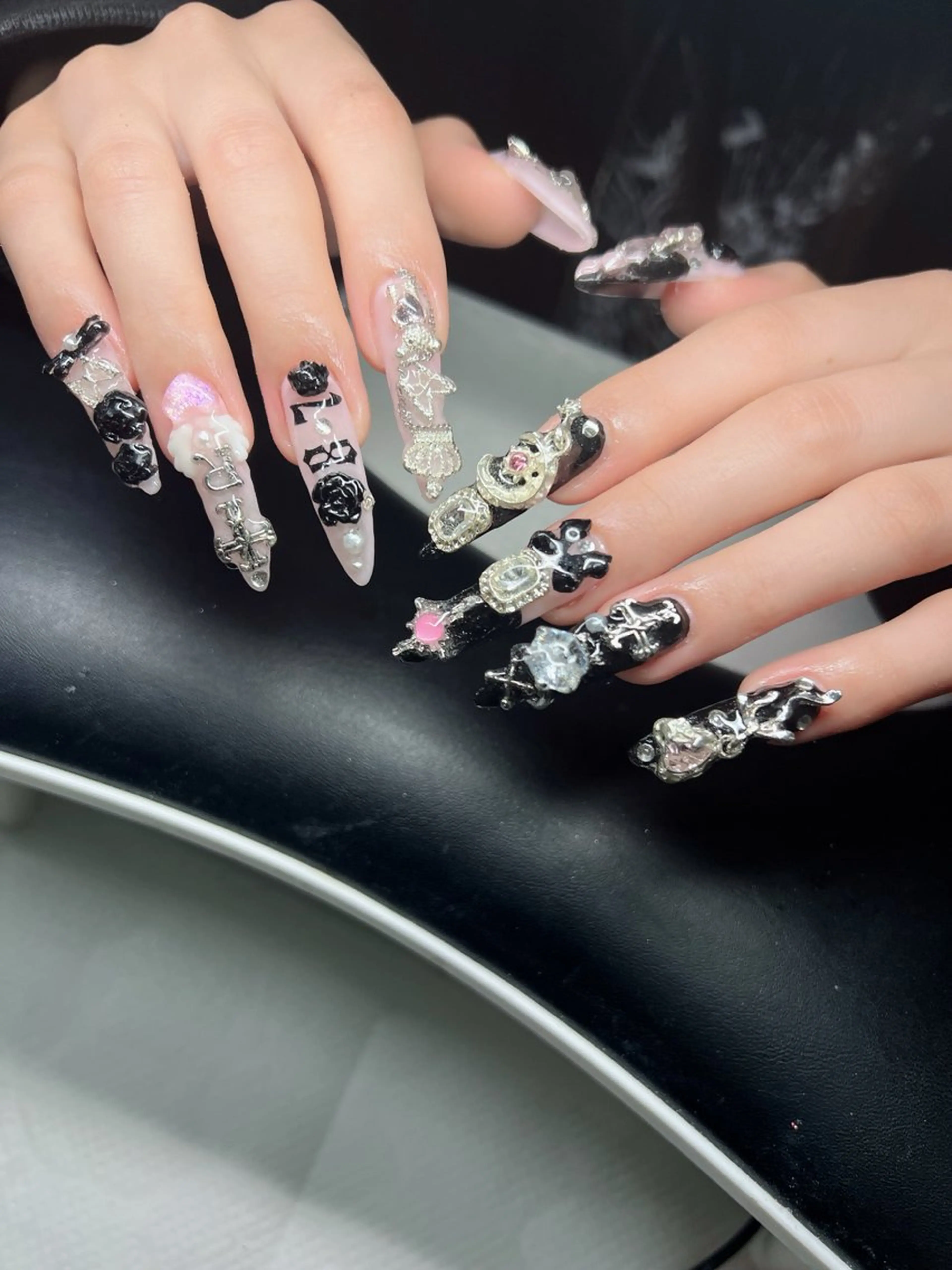 ネイル オーロラネイル チークネイル 長さ出し フットネイル フレンチネイル ハンドネイル Lee Nailsのネイルデザイン