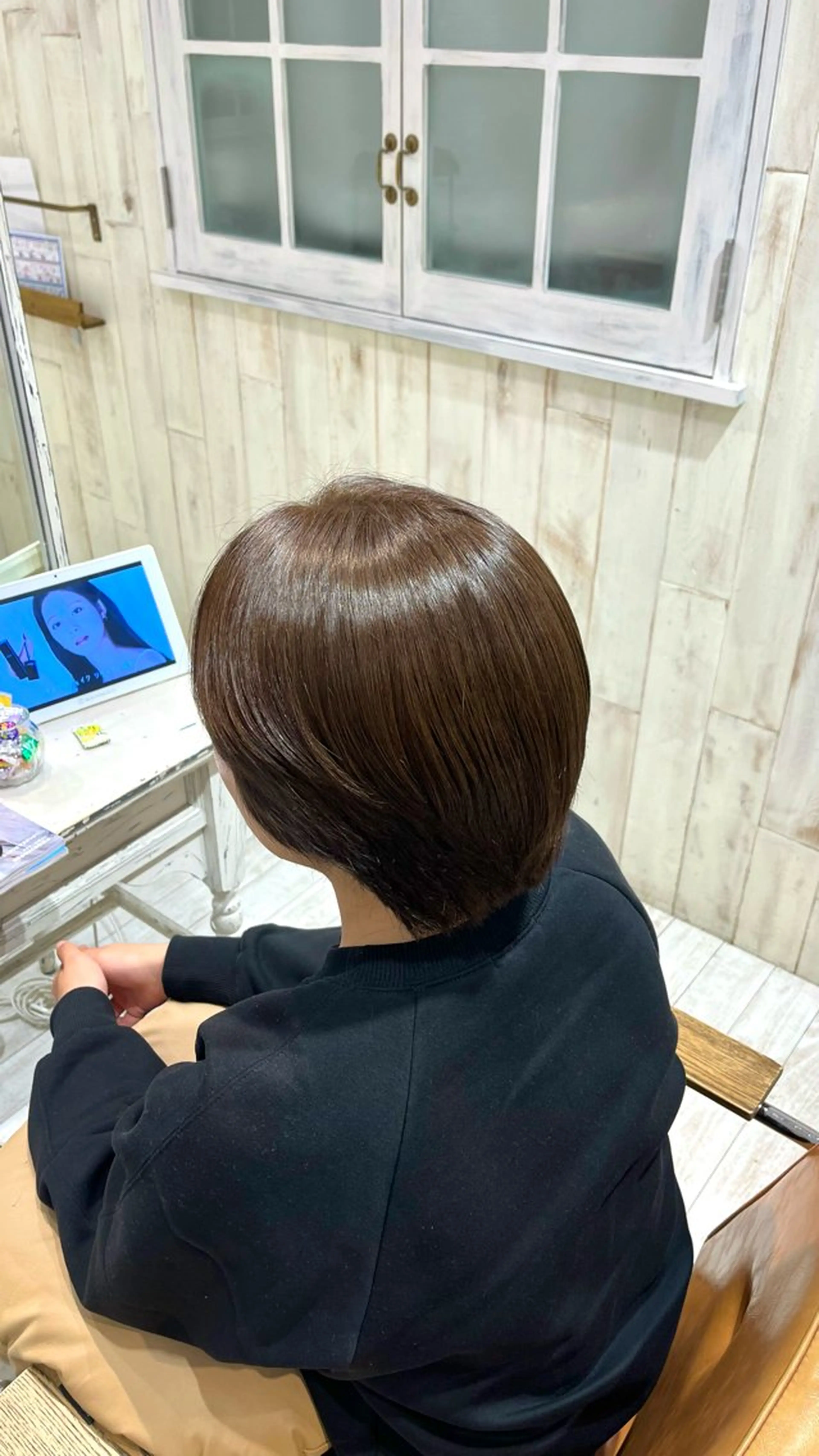 ショート カラー 透明感カラー グレージュ 杉浦 悠月のヘアスタイル