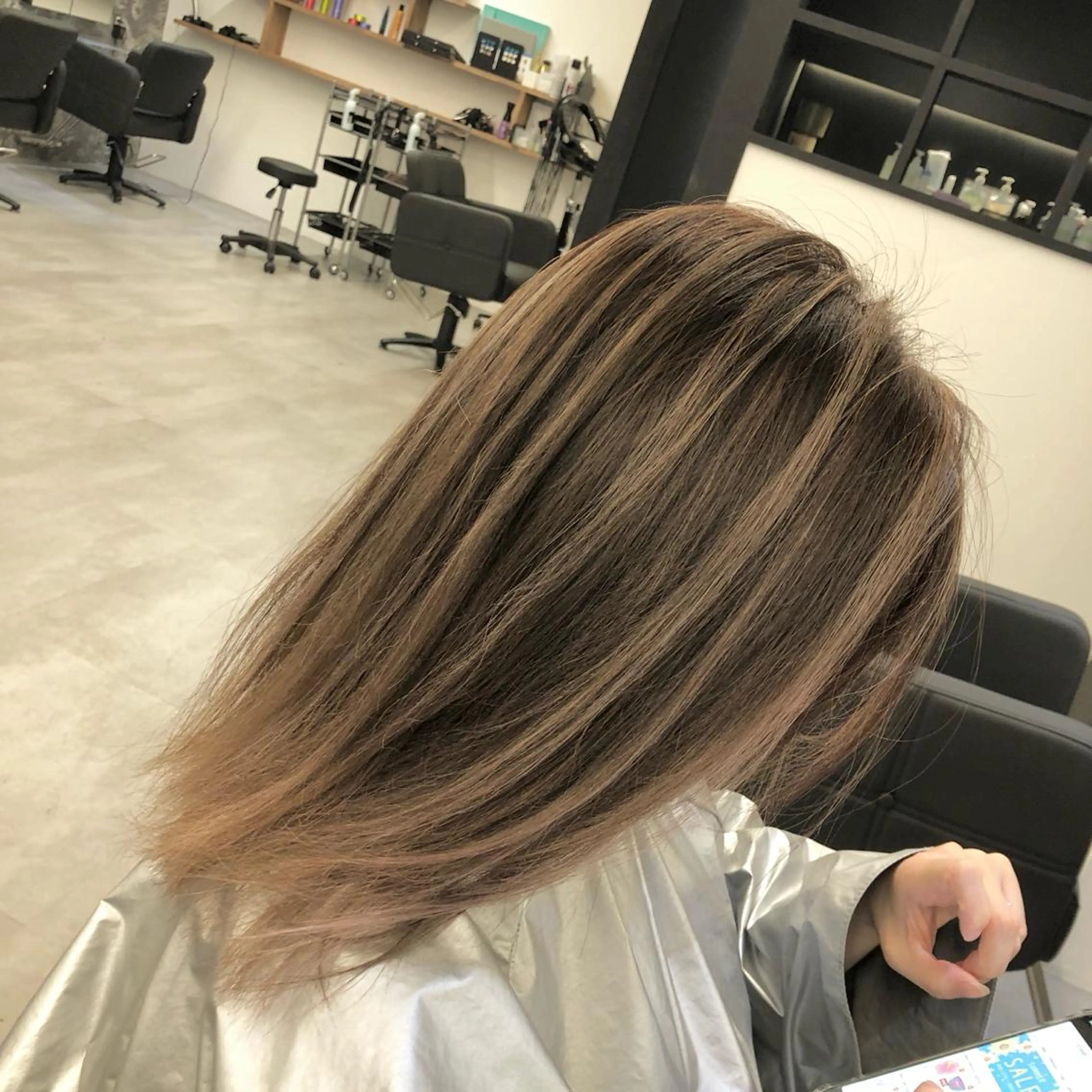 ミディアム カラー ショートボブ シールエクステ バレイヤージュ ブリーチ デザインカラー アンドウ ユウ/ レイヤーカット/韓国のヘアスタイル