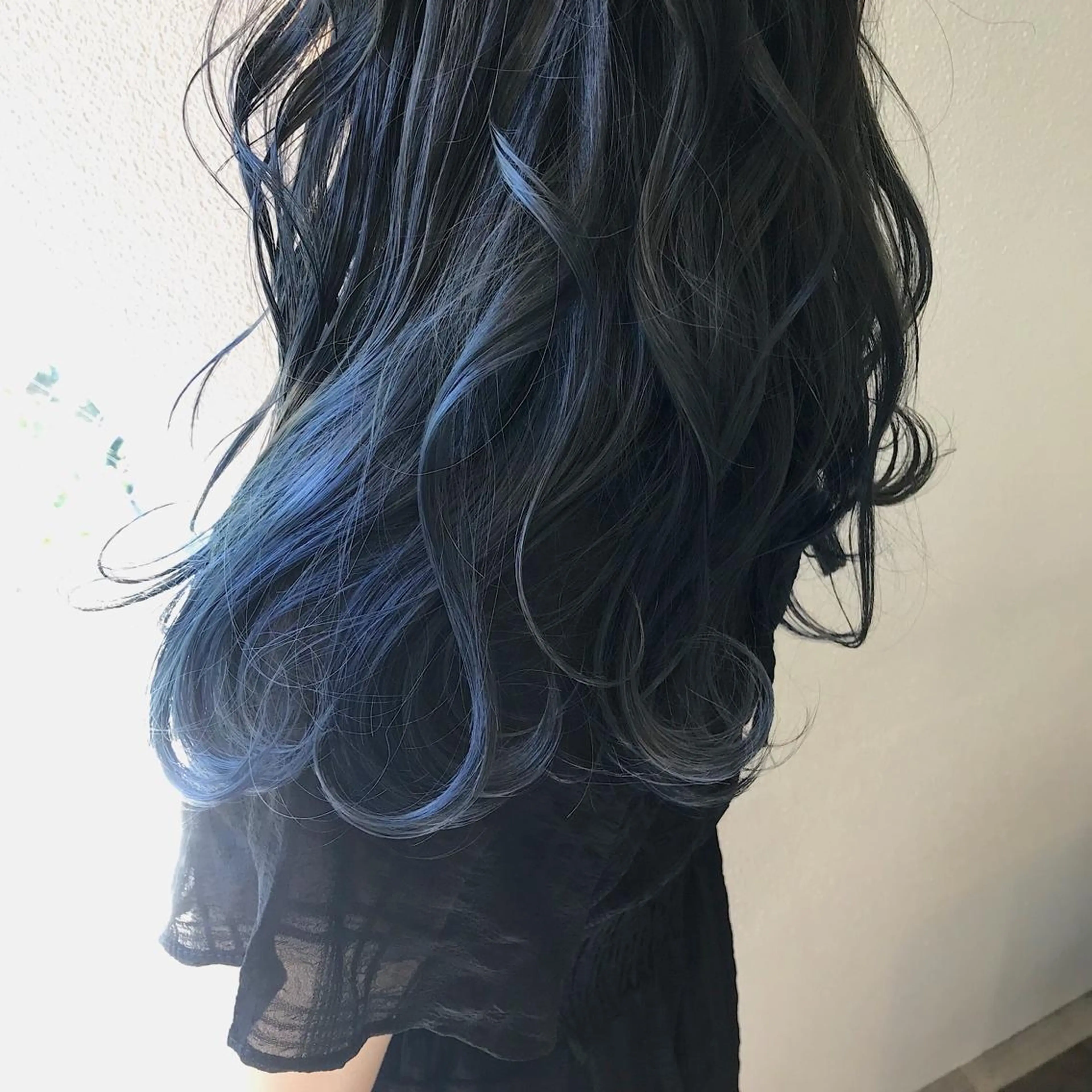 ロング カラー ブルーカラー ヘアカラー トリートメント lani ブリーチ /ダブルカラーのヘアスタイル