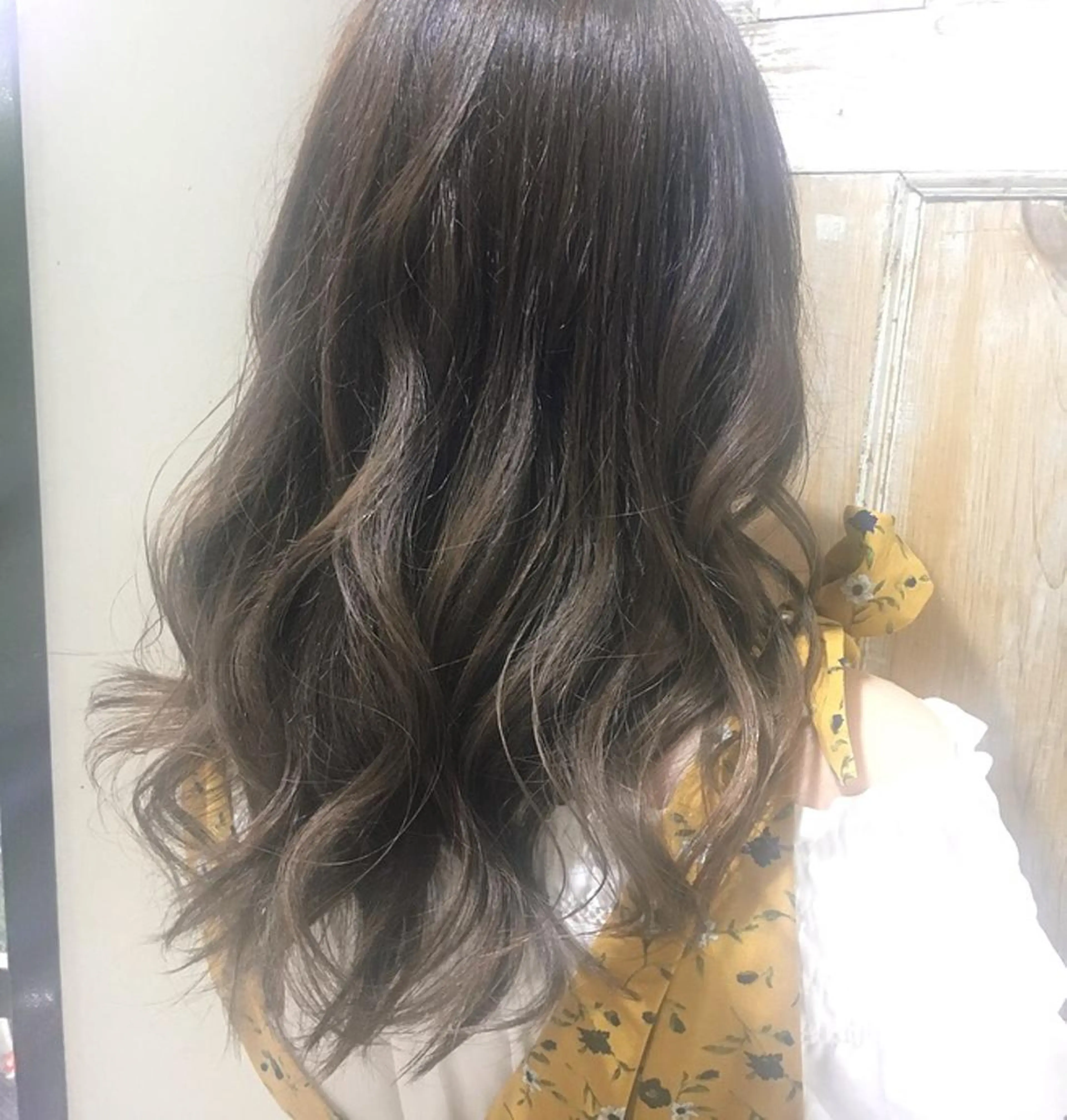 ロング カラー グレージュ 前濱 ノゾミのヘアスタイル