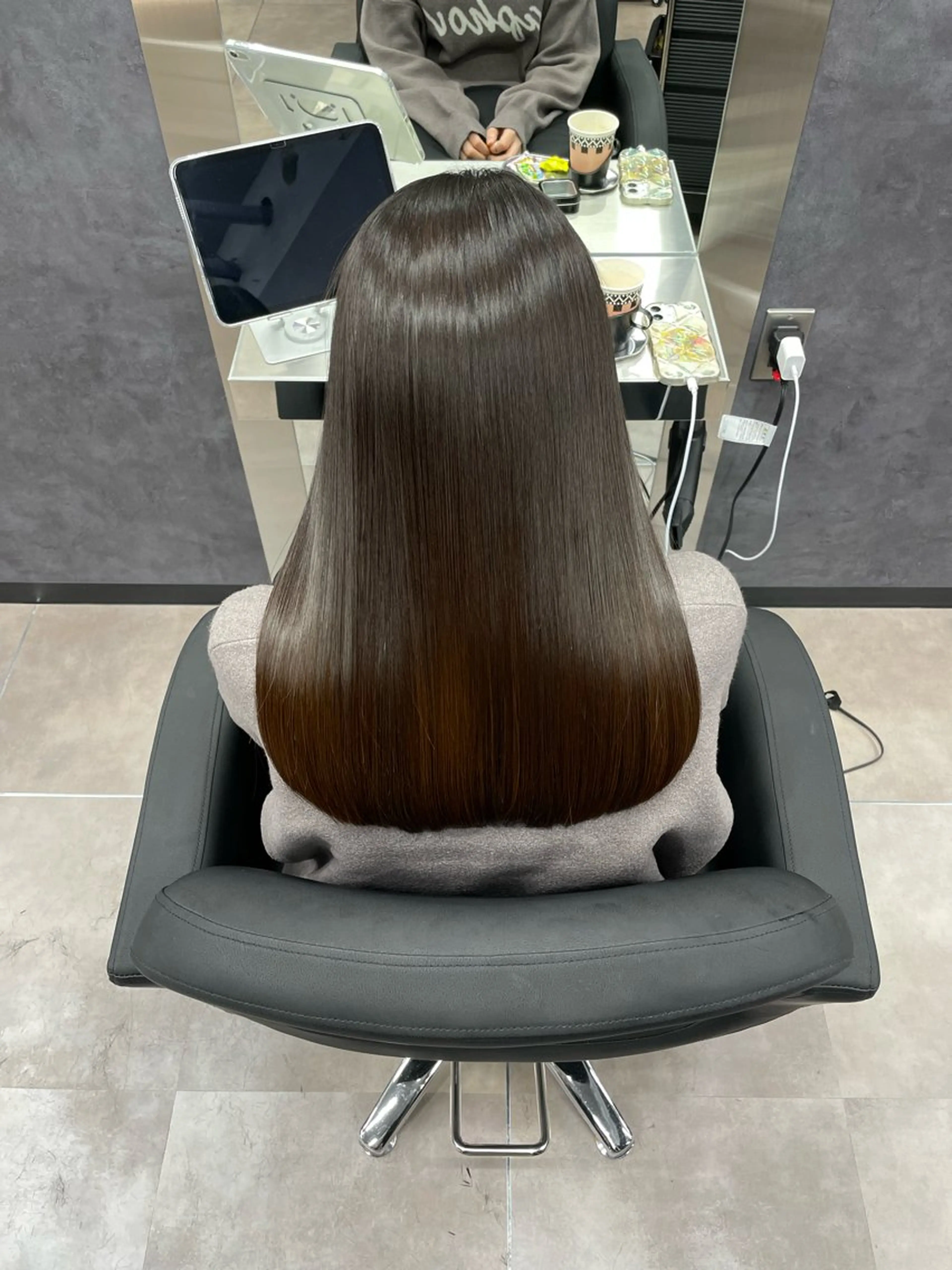 セミロング カット 縮毛矯正 トリートメント CYNTHIADUE 店長｜ IRISUのヘアスタイル