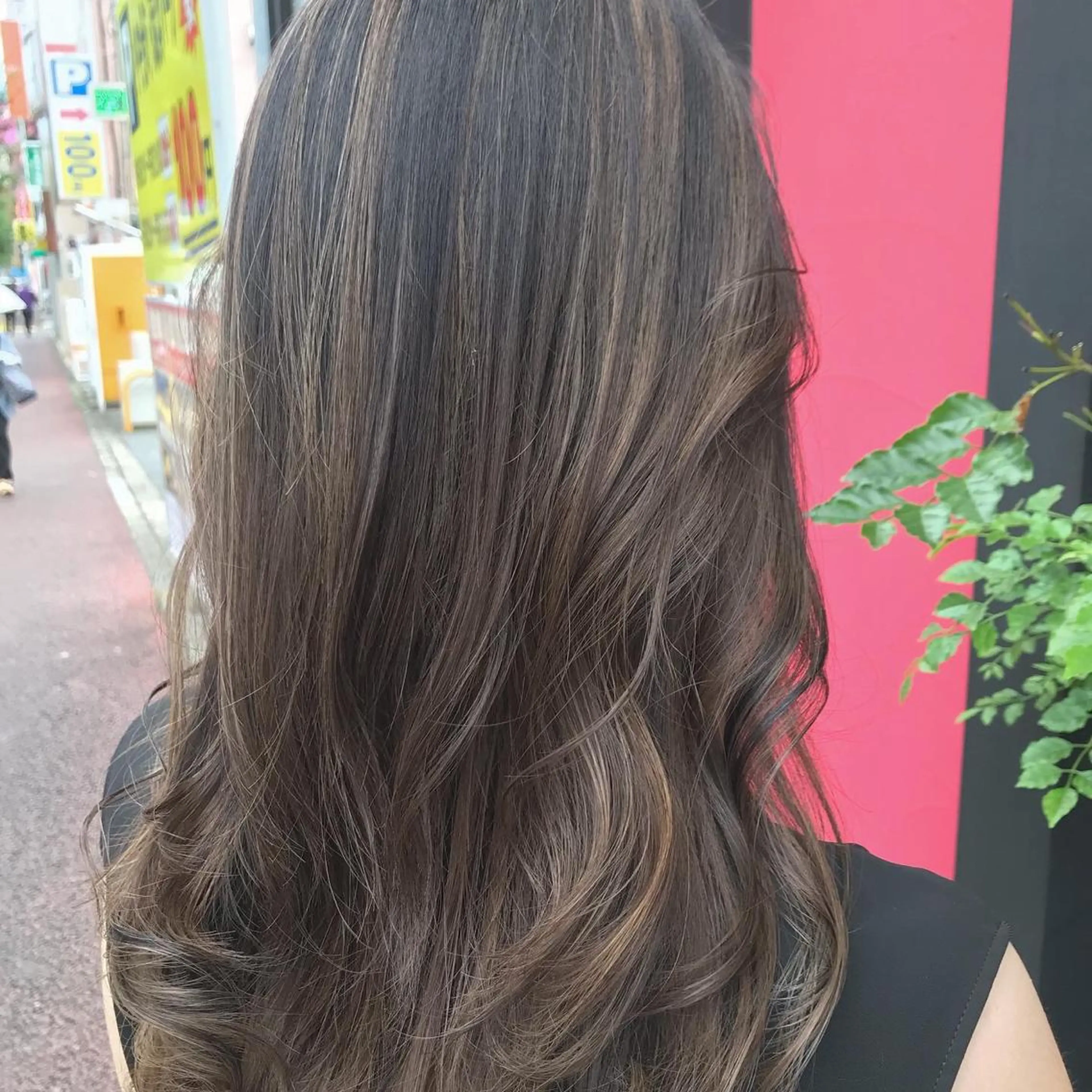 カラー 坂野 結子のヘアスタイル