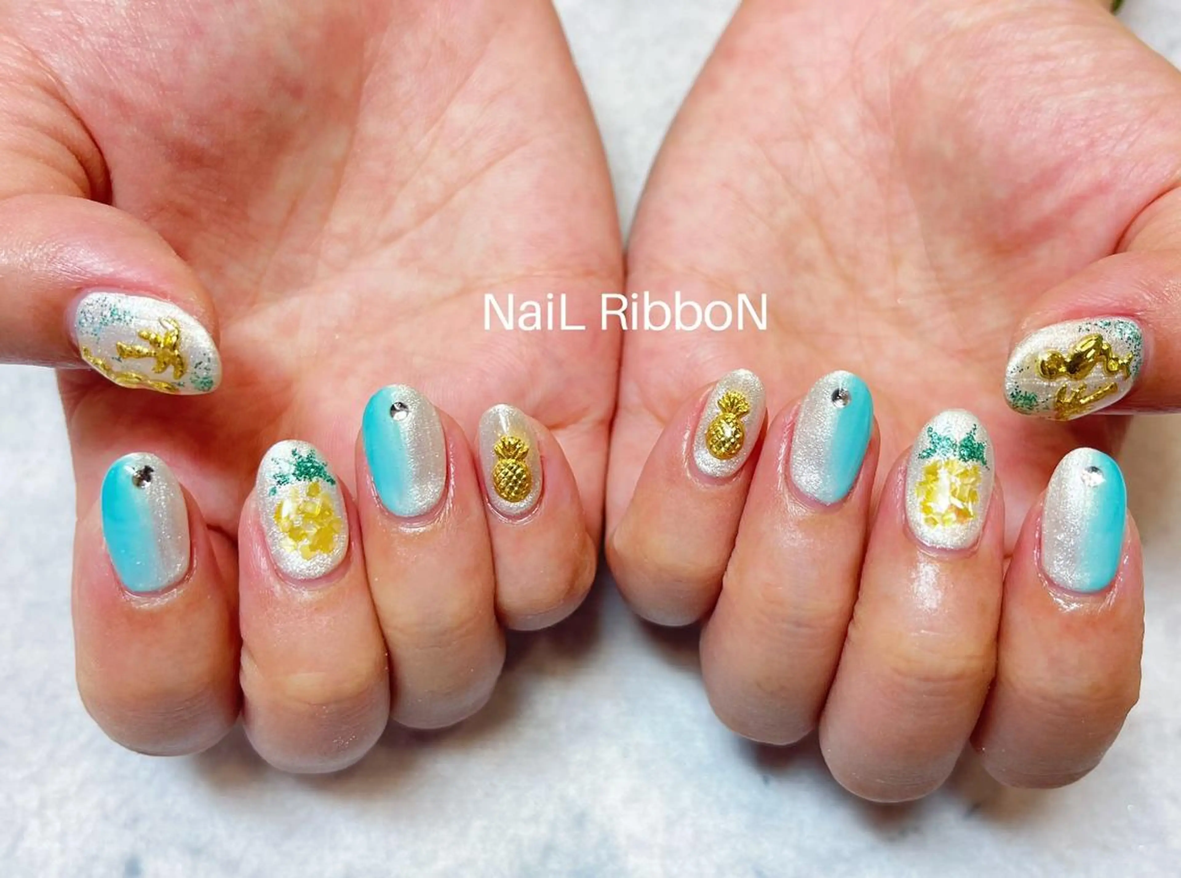ネイル ネイルリボン 受付スタッフのネイルデザイン