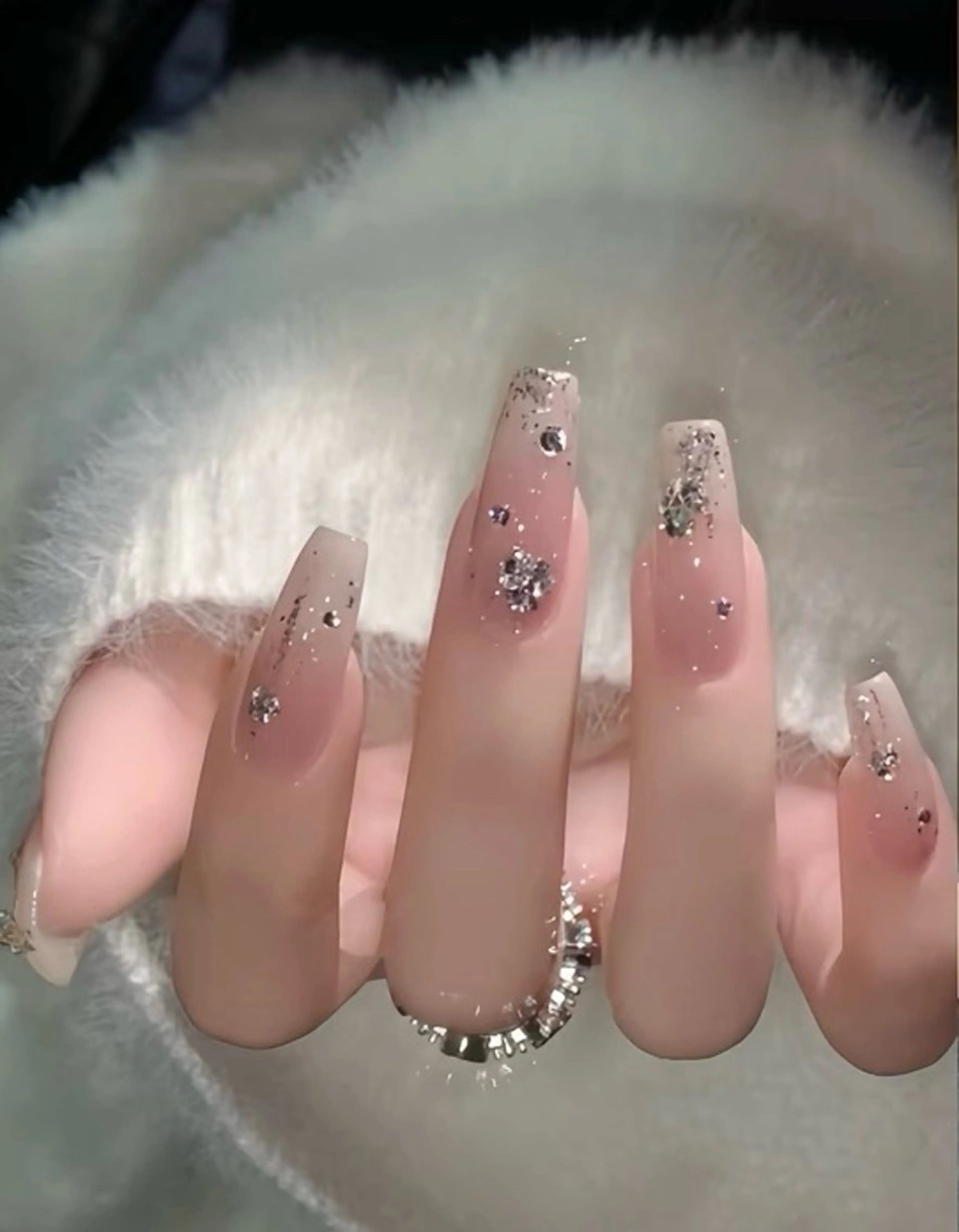 ネイル チークネイル 長さ出し フラワーネイル フレンチネイル ガーリー sun nail池袋 モデル募集のネイルデザイン