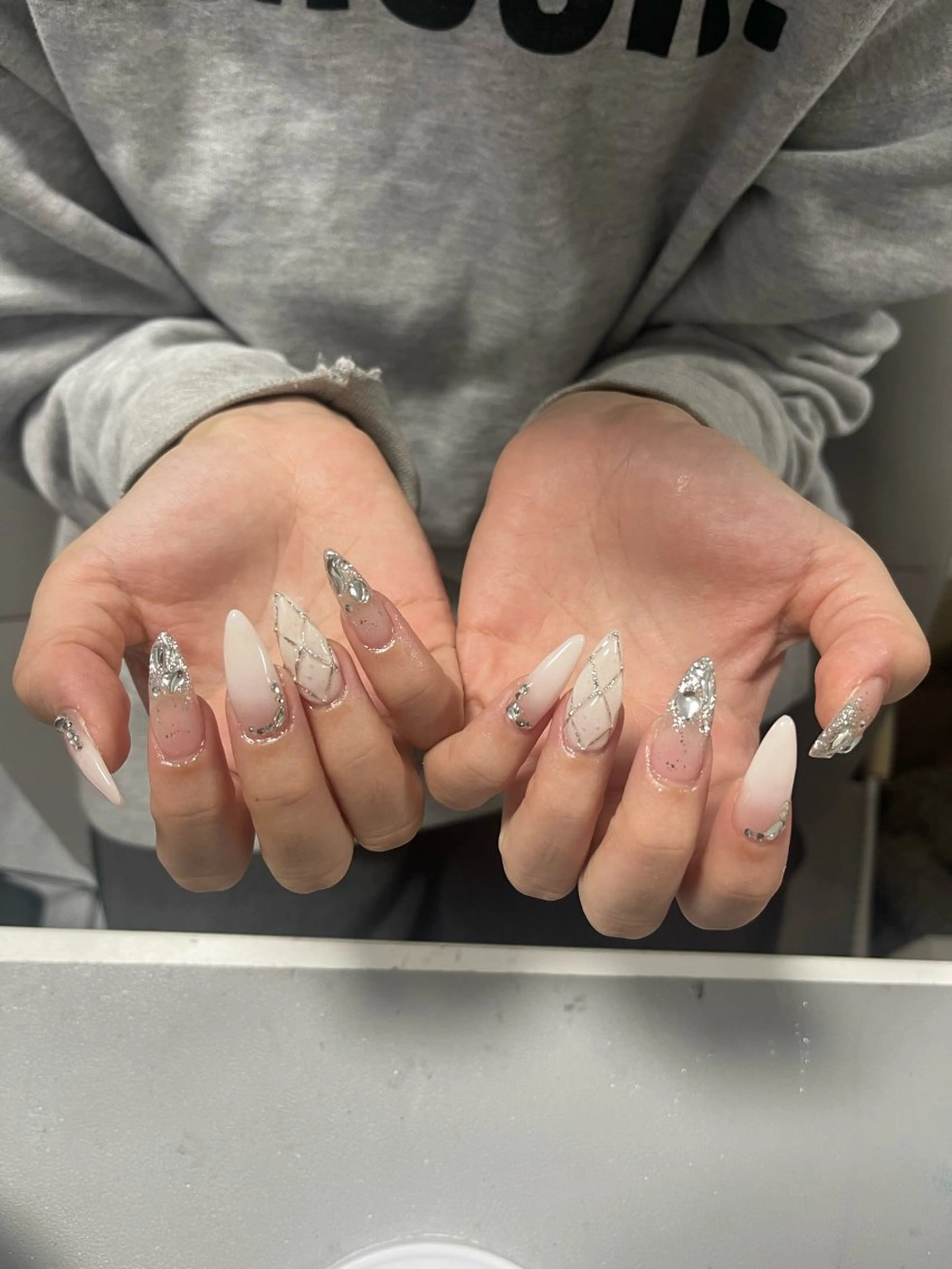 ネイル オーロラネイル クリアネイル フラッシュネイル ジェルネイル グラデーション ハンドネイル ZUZU AMEE NAILのネイルデザイン