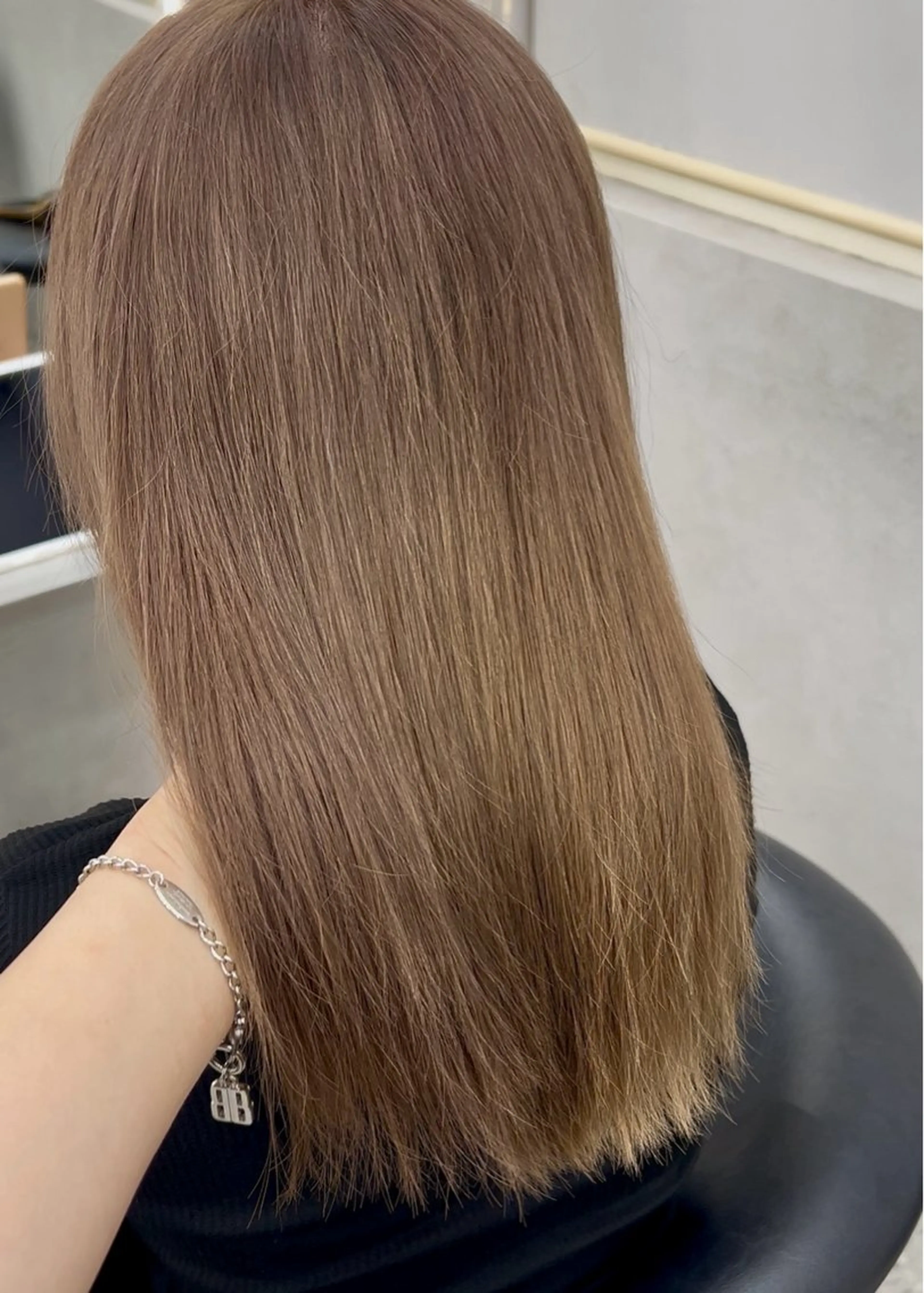 カラー ヘアカラー あ い か 🎀 レイヤーカットのヘアスタイル