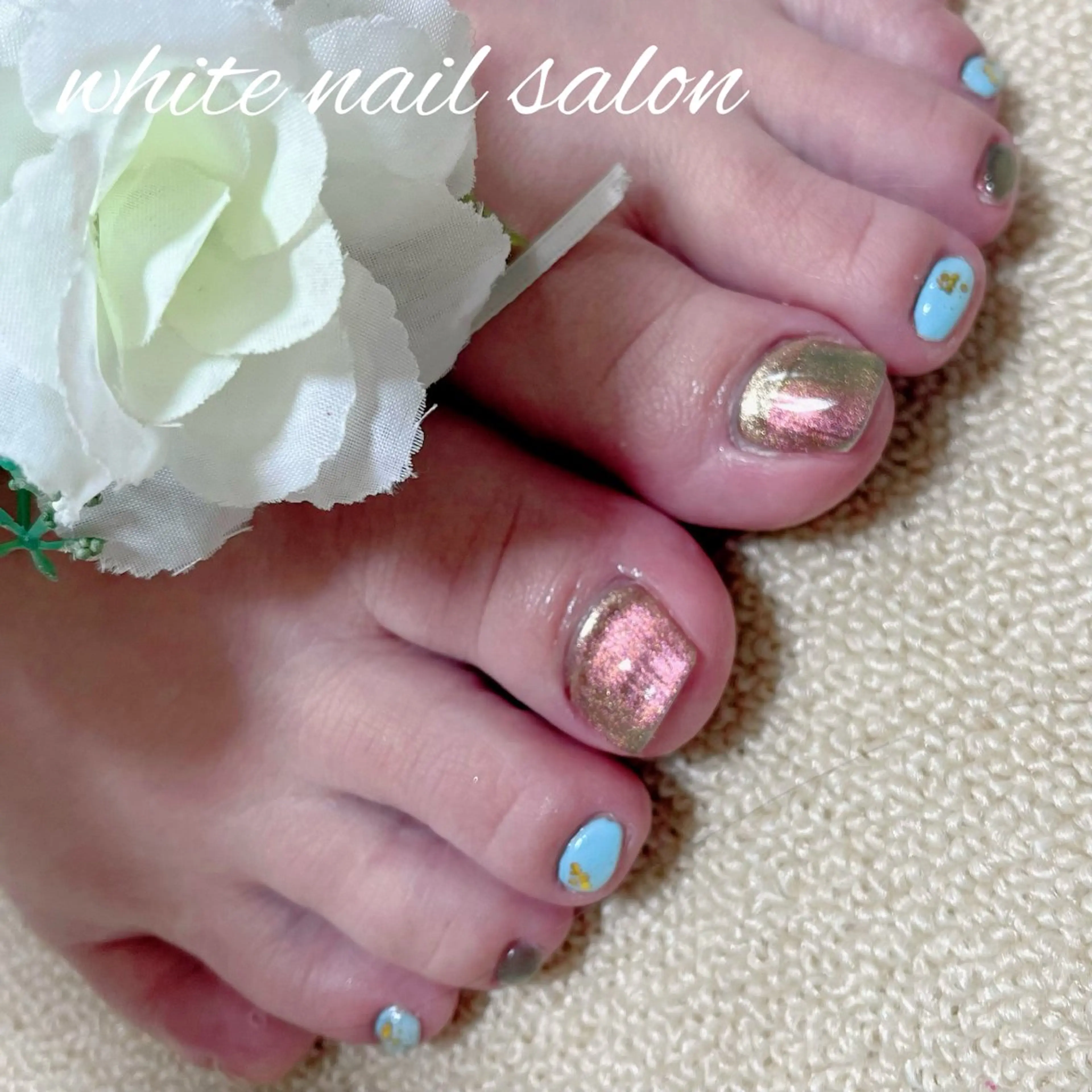 ネイル ラメ(グリッター) フットネイル white nail salonのネイルデザイン