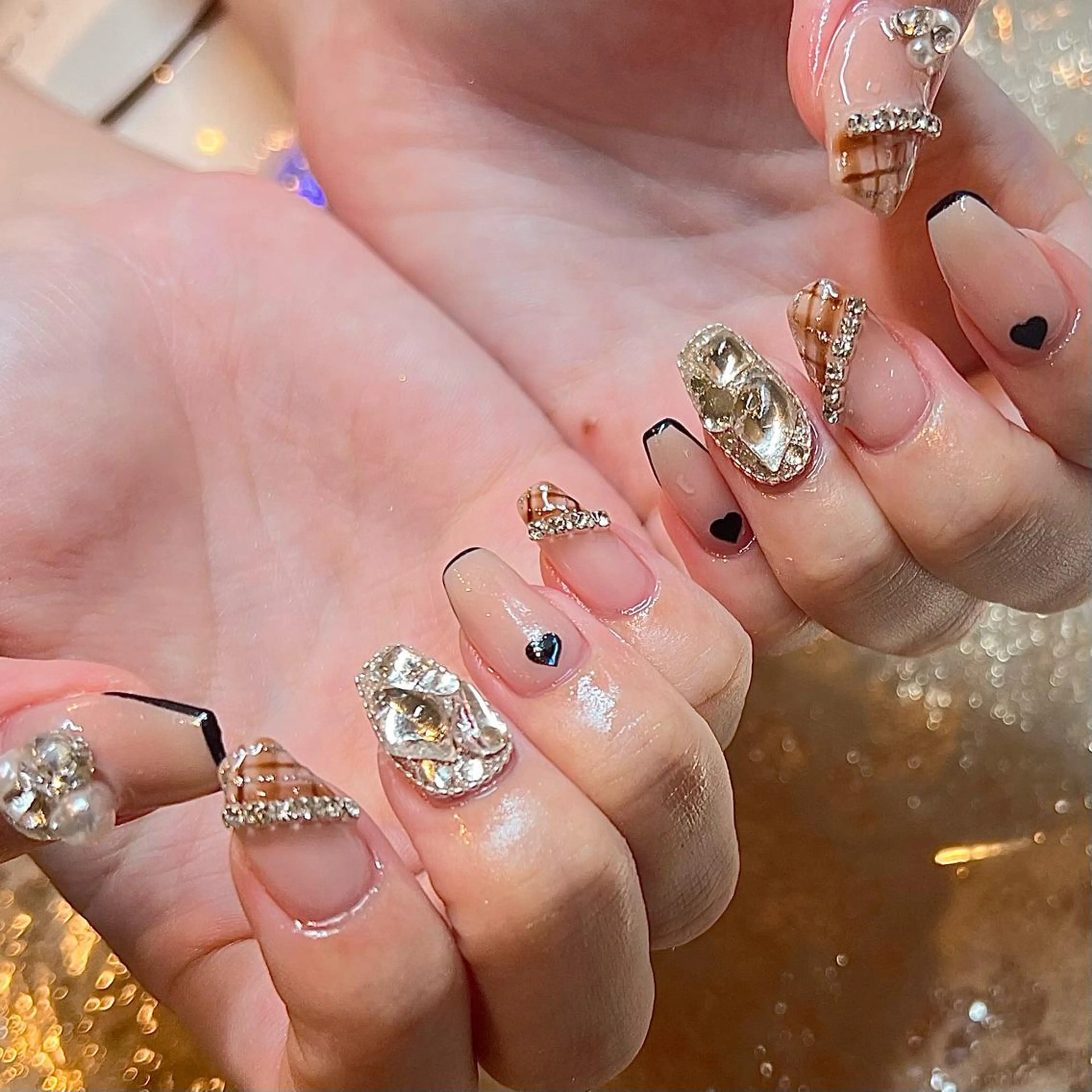 ショート ネイル ハート ハンドネイル H🌺 NAILのネイルデザイン