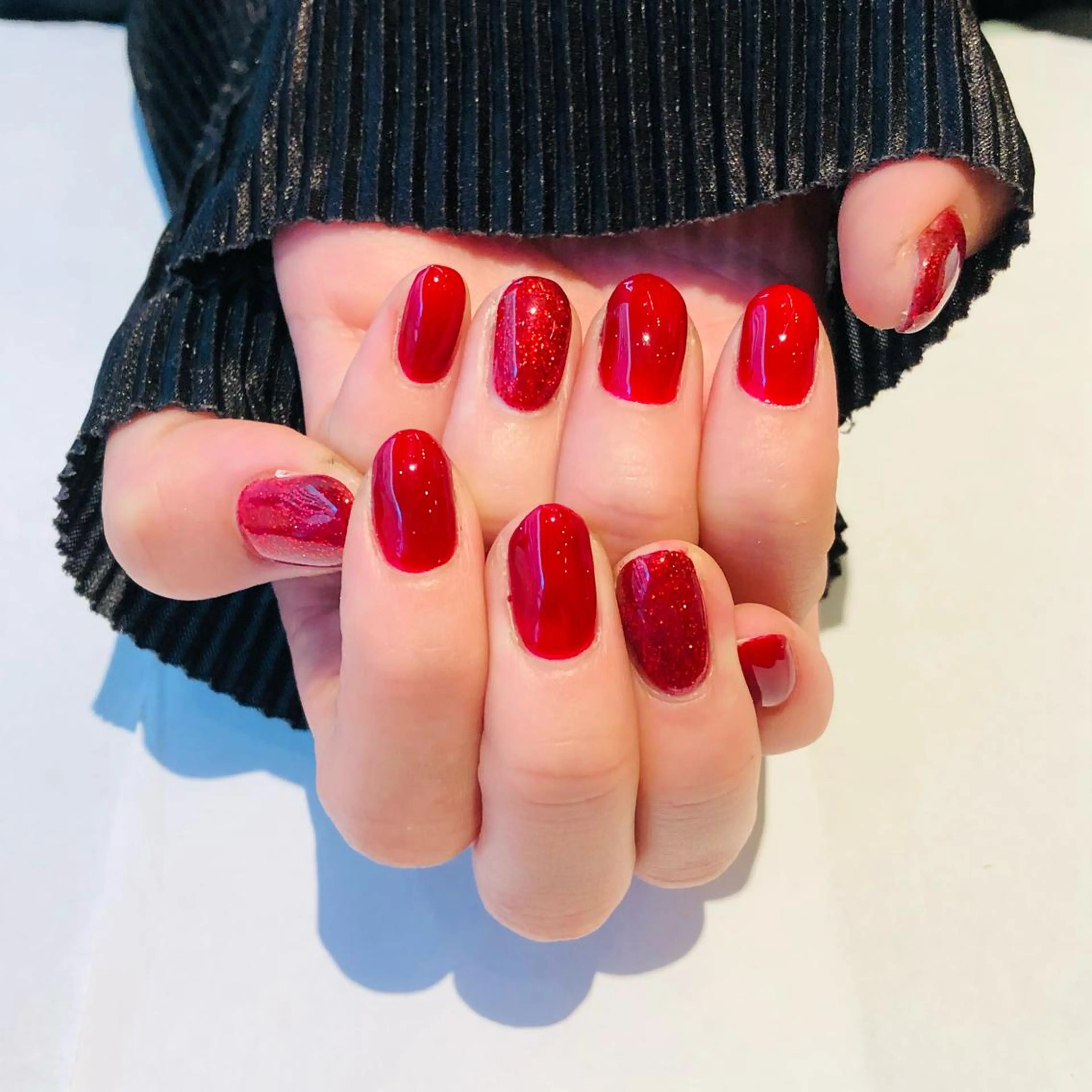 ネイル ラメ(グリッター) 赤色 大阪福島韓国束感まつ げ Sayaka🤍のマツエク・マツパデザイン