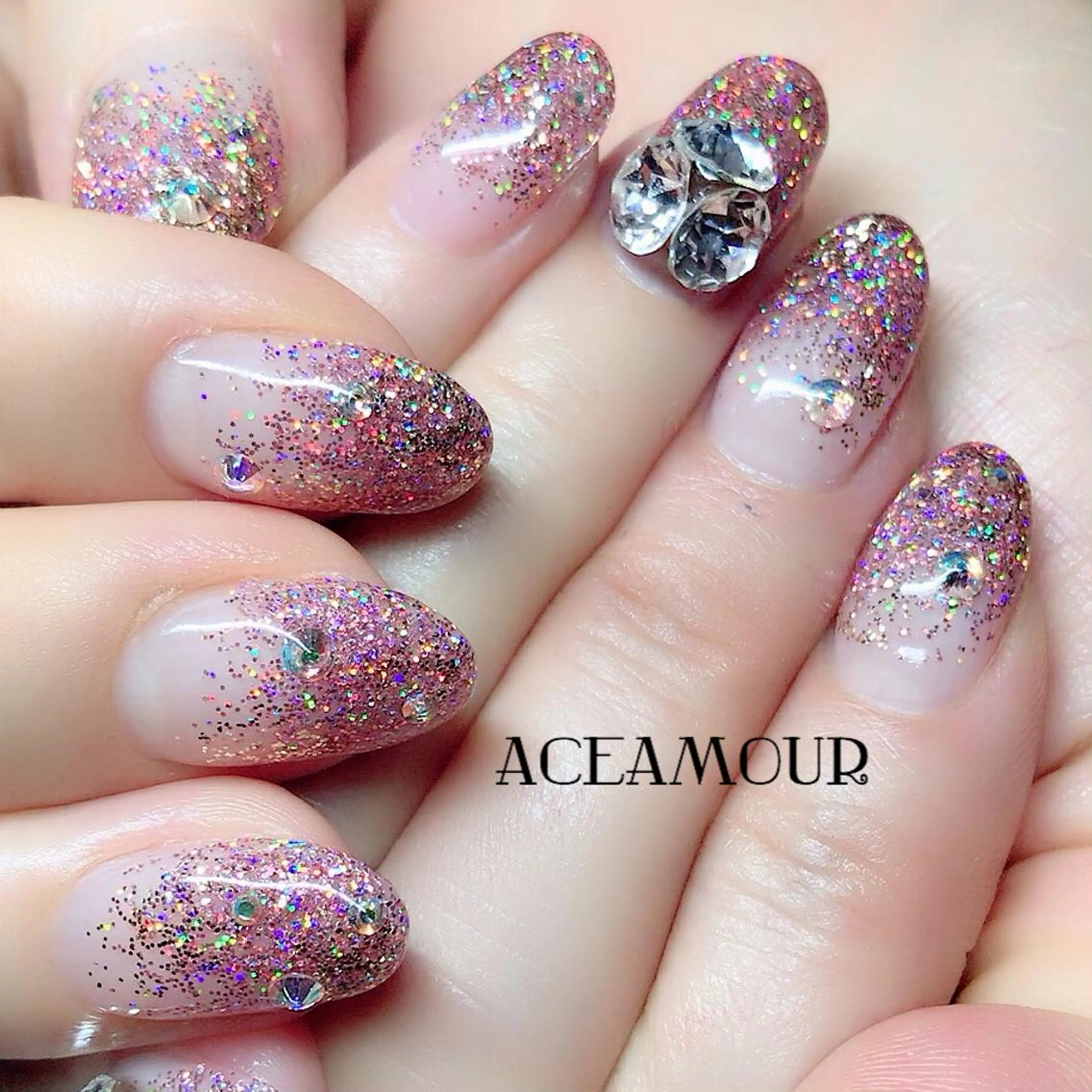 ネイル グラデーション ラメ(グリッター) ラメグラデーション ストーンネイル ネイル/耳つぼ /新ホワイトニングのネイルデザイン