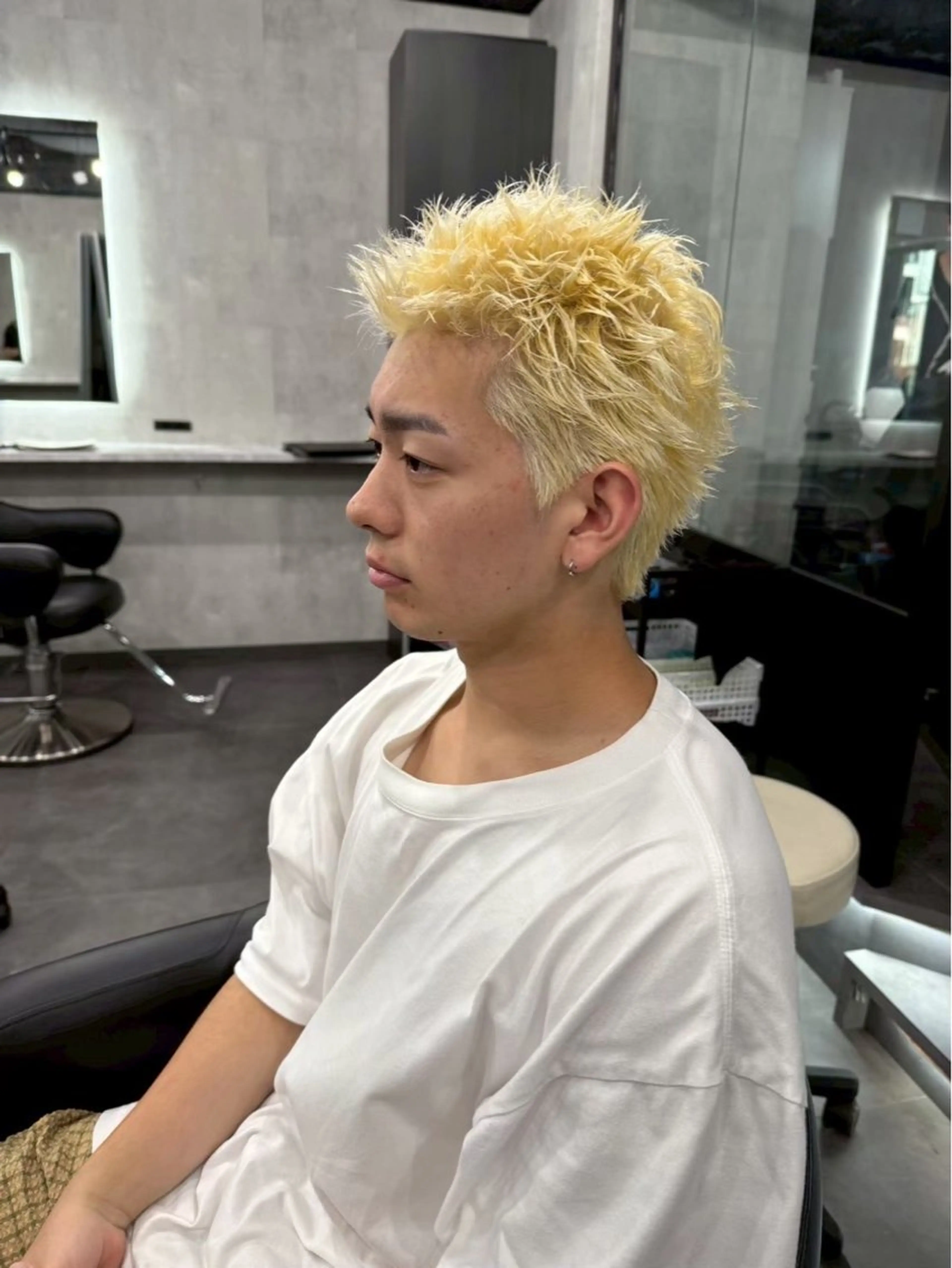 ショート ヘアカラー 山下 新士のヘアスタイル