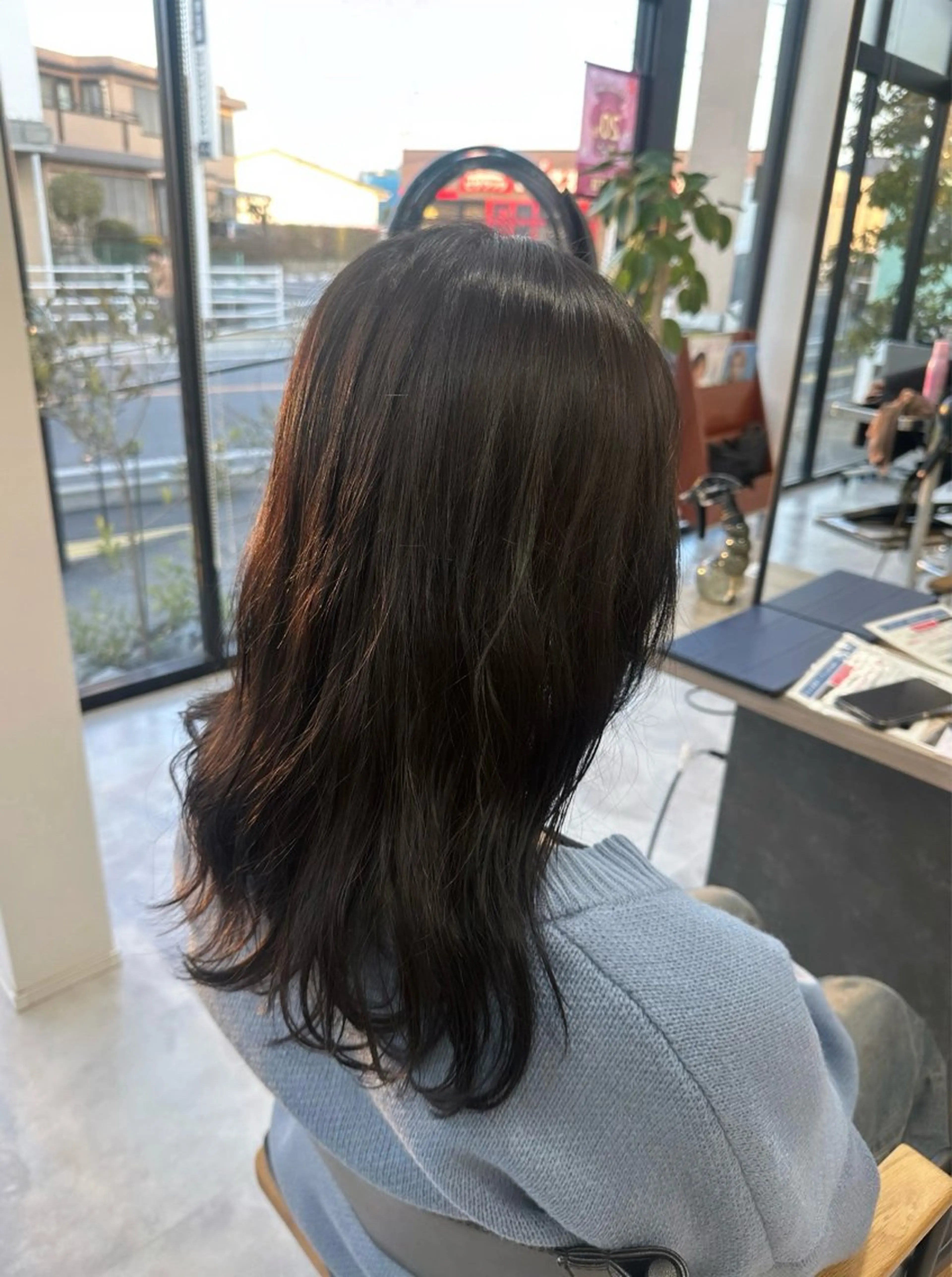 セミロング ヘアカラー 𝑴𝒐𝒓𝒊‎‪ /髪質改善/艶髪🖤のヘアスタイル