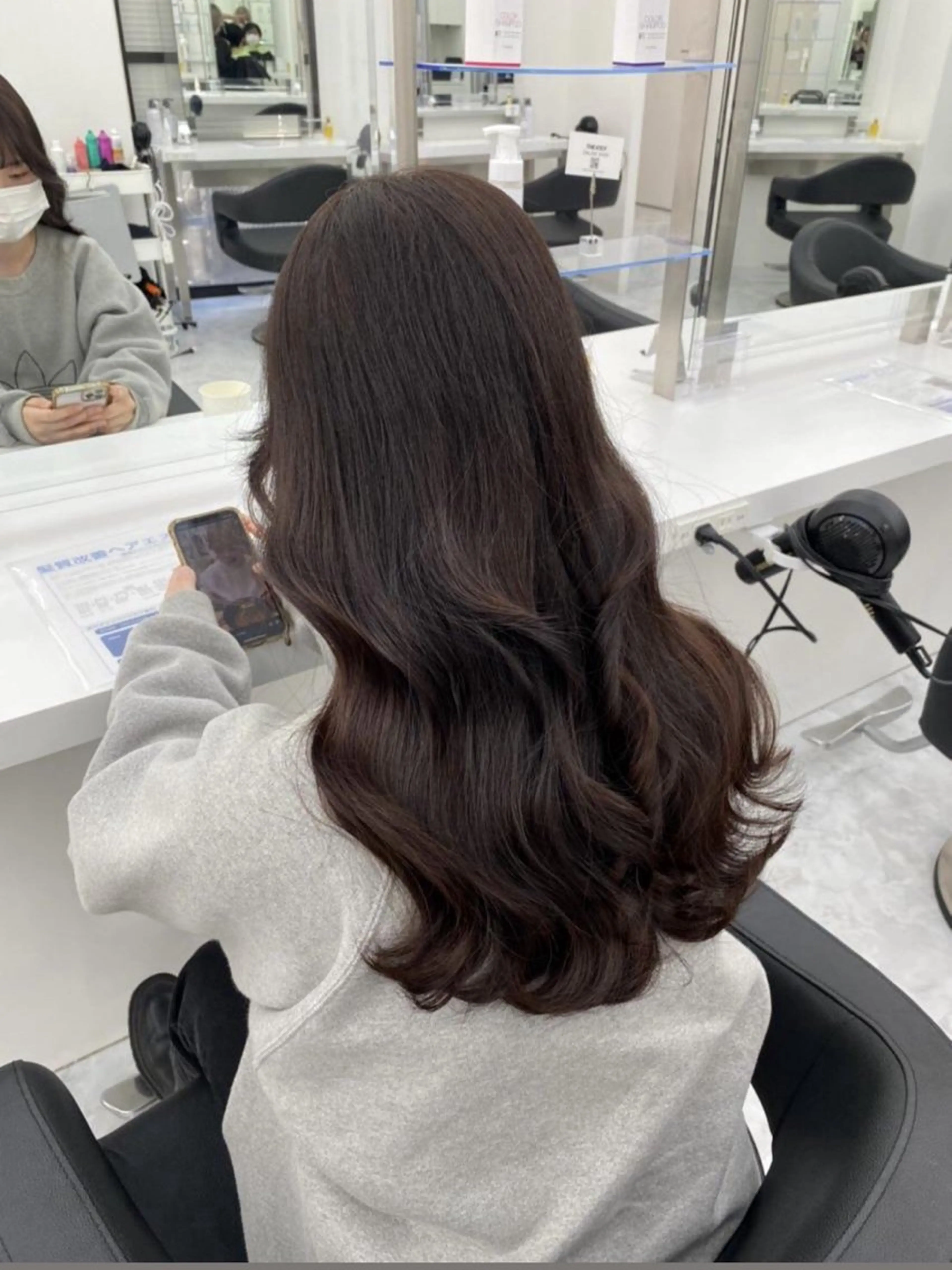 ロング カット ヘアカラー トリートメント 韓国ヘア/ブリーチ無 しWカラー/オリーブのヘアスタイル