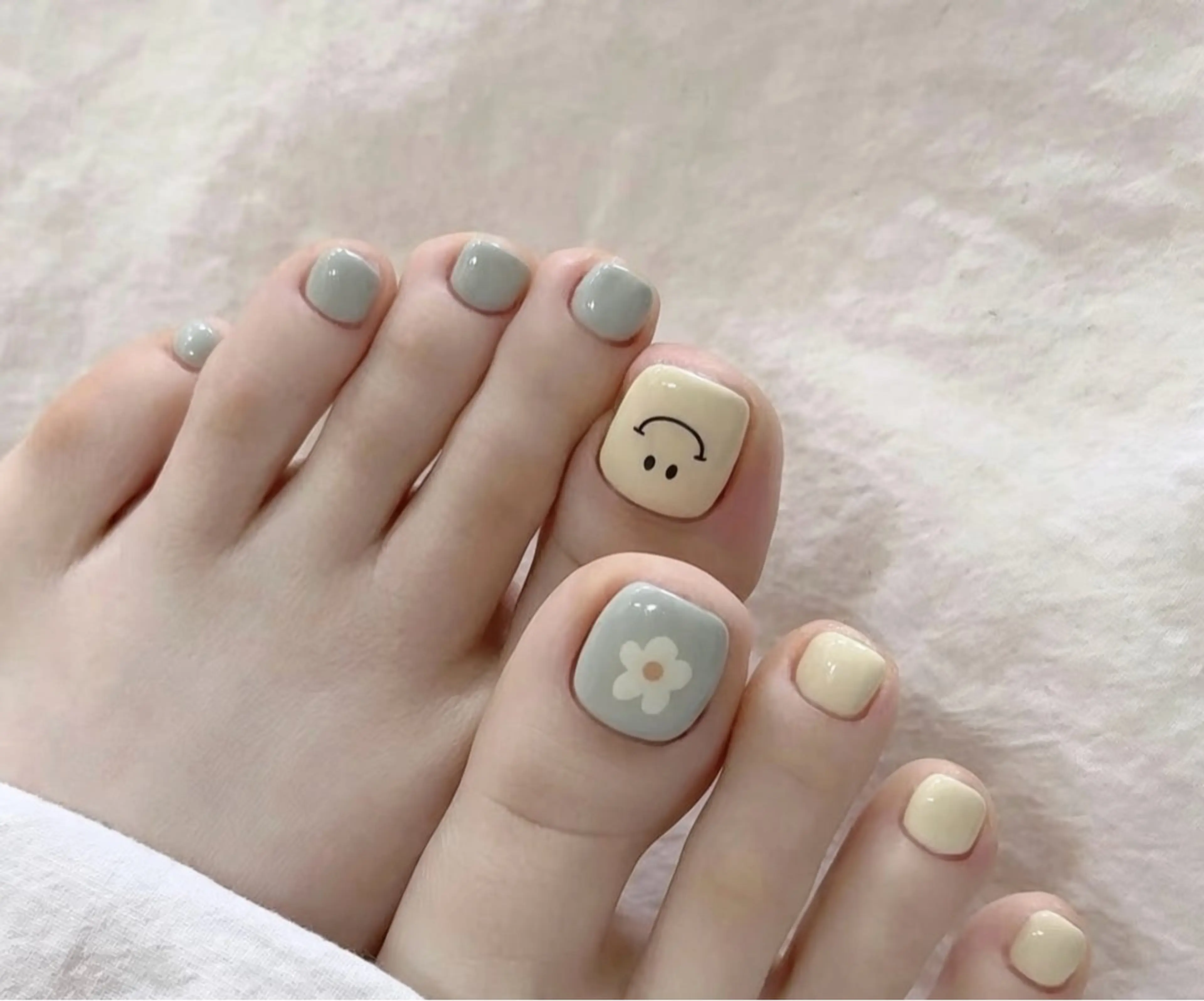 ネイル フットネイル ハンドネイル 麗 奈のネイルデザイン