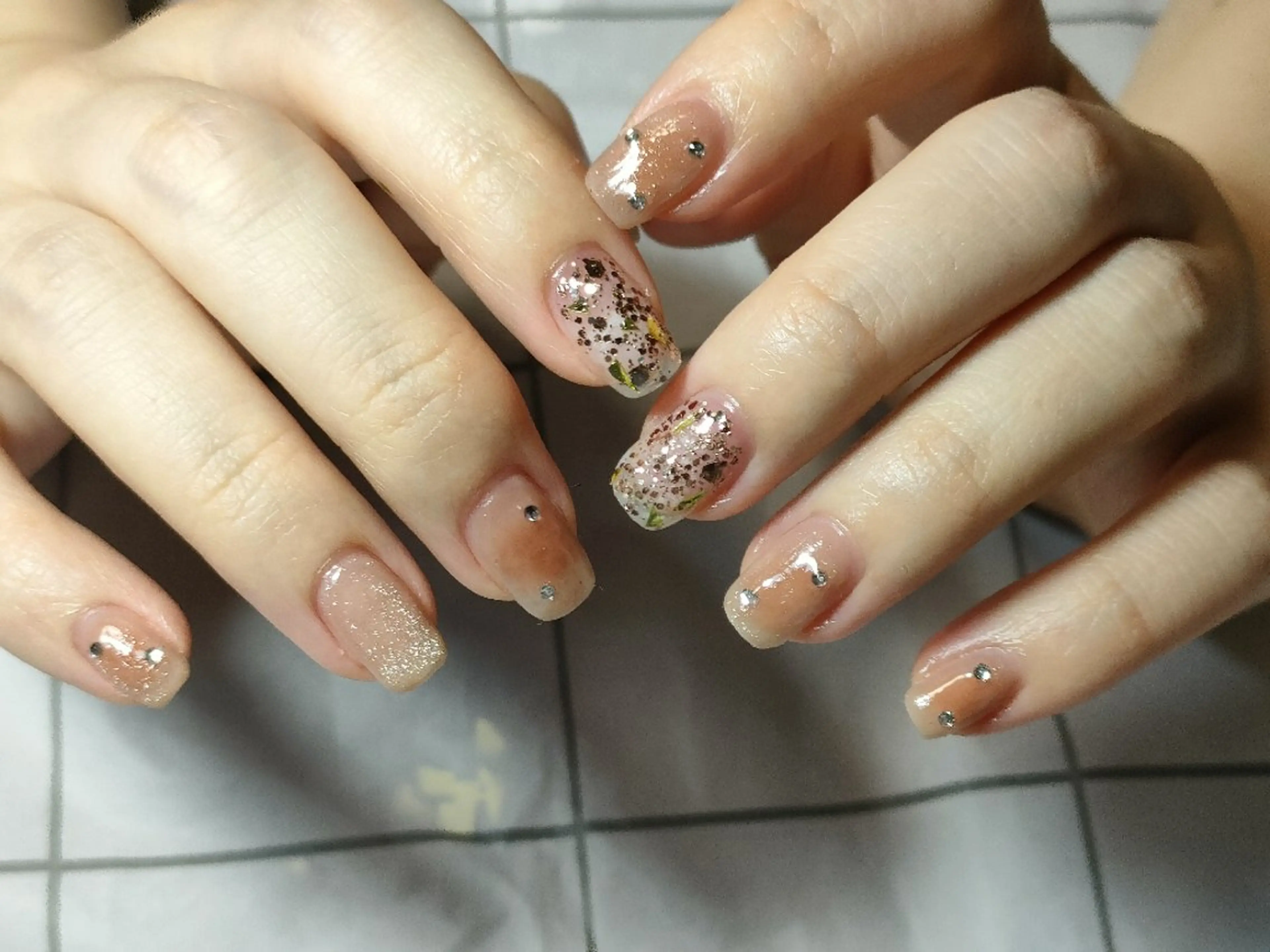 ネイル チークネイル マグネットネイル ストーンネイル oir. nailsalonのネイルデザイン