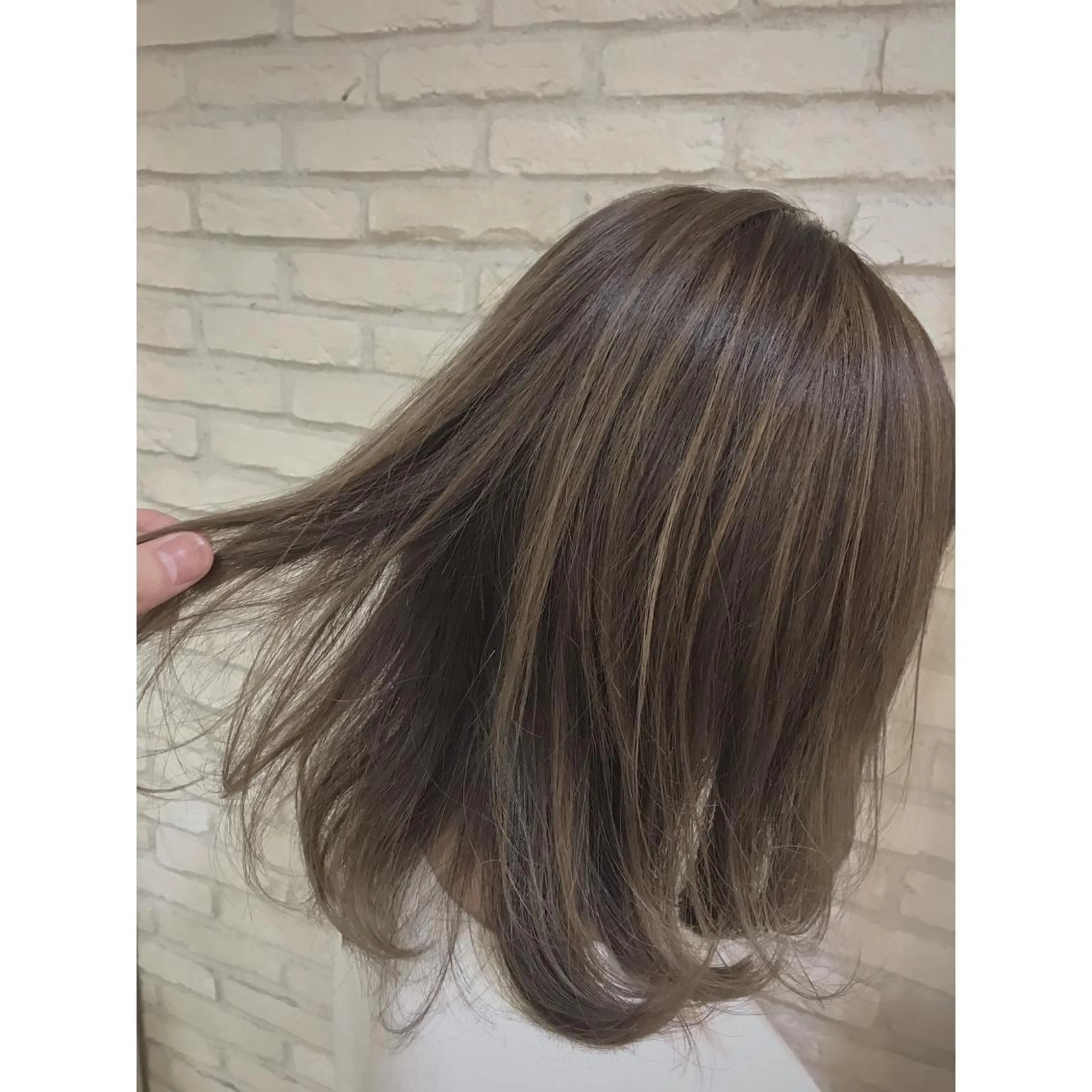 ミディアム カラー アッシュ ベージュカラー ハイライトカラー ハイライト 小倉 聖也のヘアスタイル