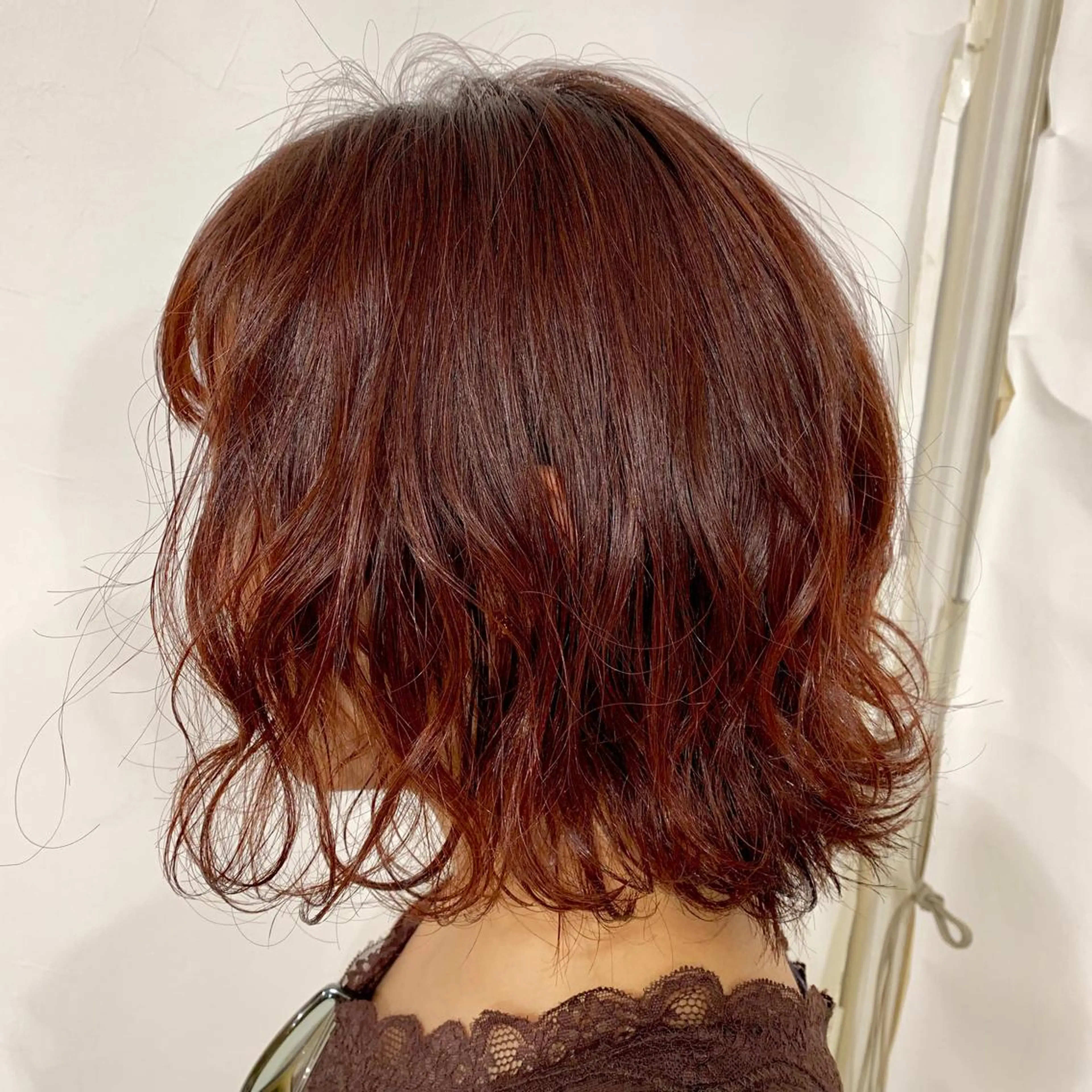 ミディアム カラー ブリーチ ブリーチなしカラー レッドカラー 加藤 綾華のヘアスタイル