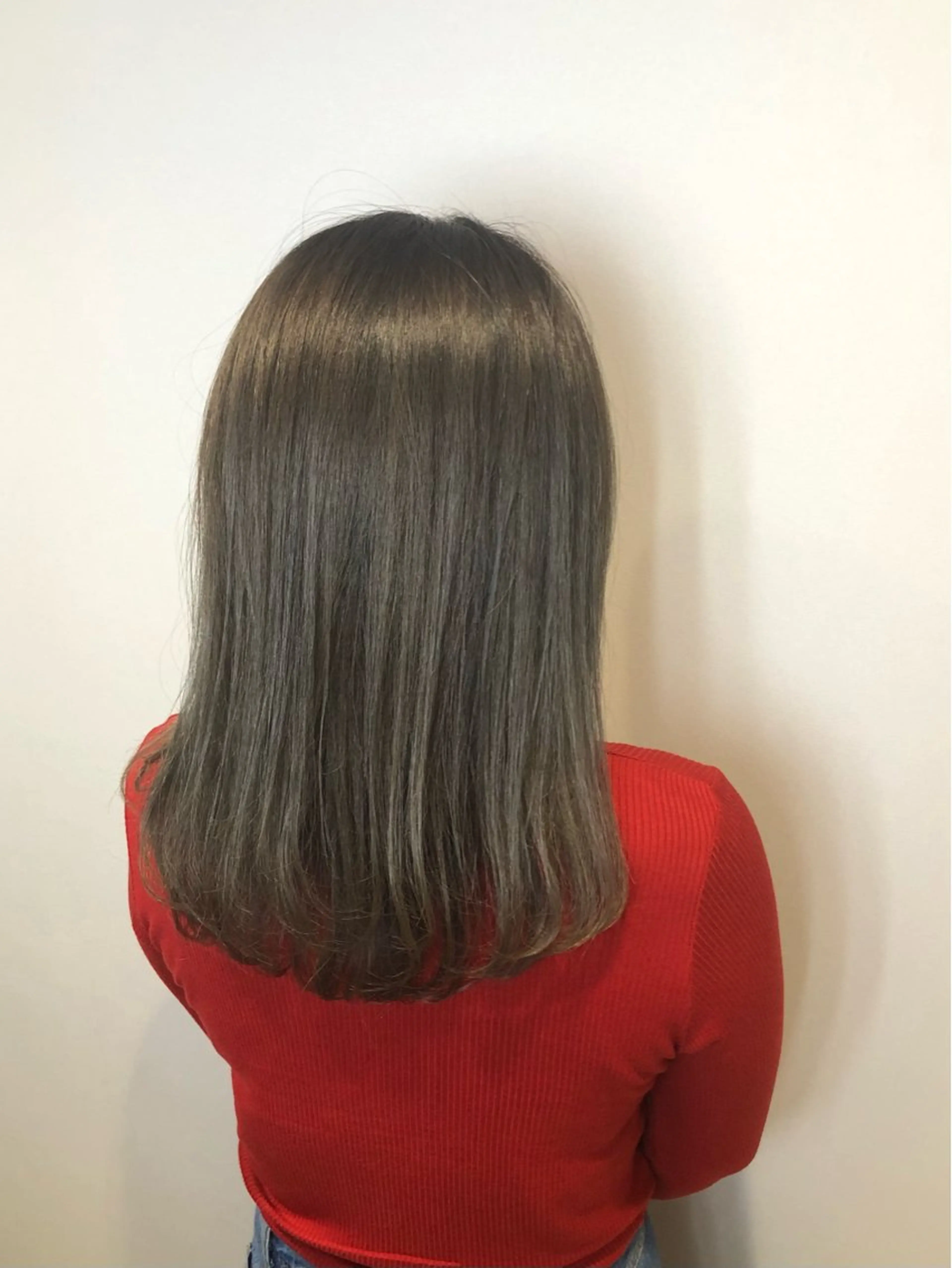 セミロング カラー カット ヘアカラー 西田 愛華のヘアスタイル