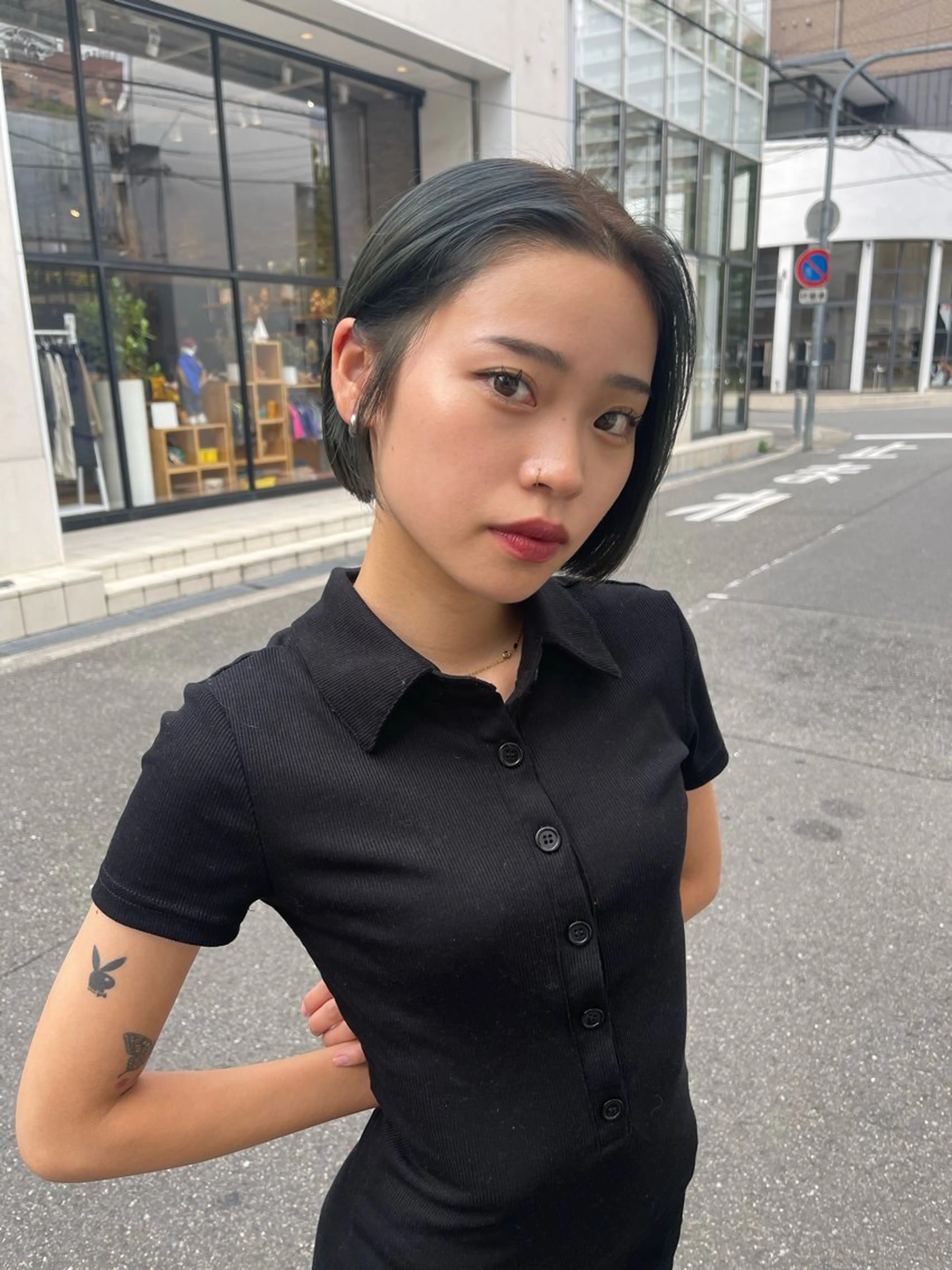 ショート カラー ブリーチ カット ミワ ハナのヘアスタイル