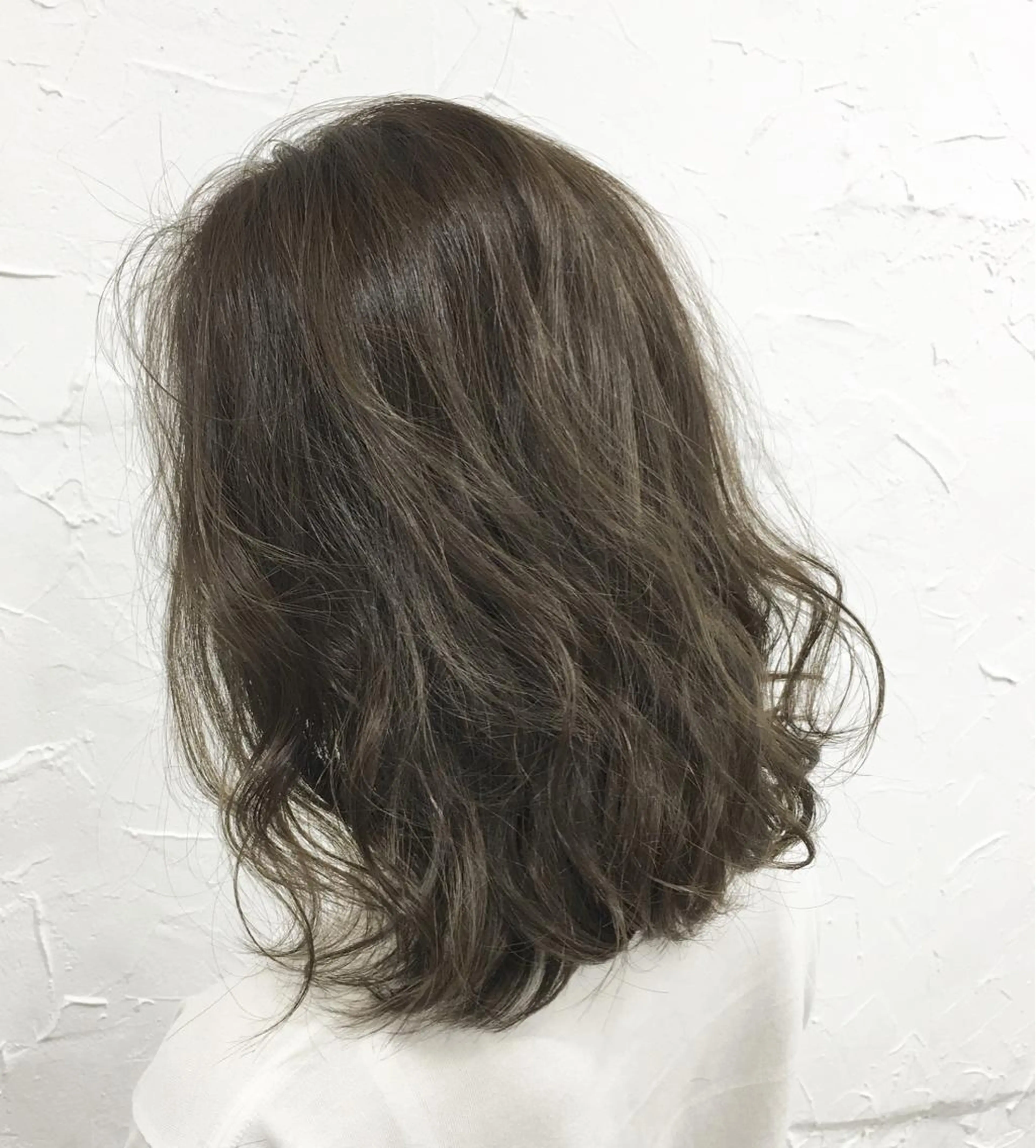 セミロング カラー 透明感カラー イルミナカラー 脱！黒髪 ダブルカラー【上野】のヘアスタイル
