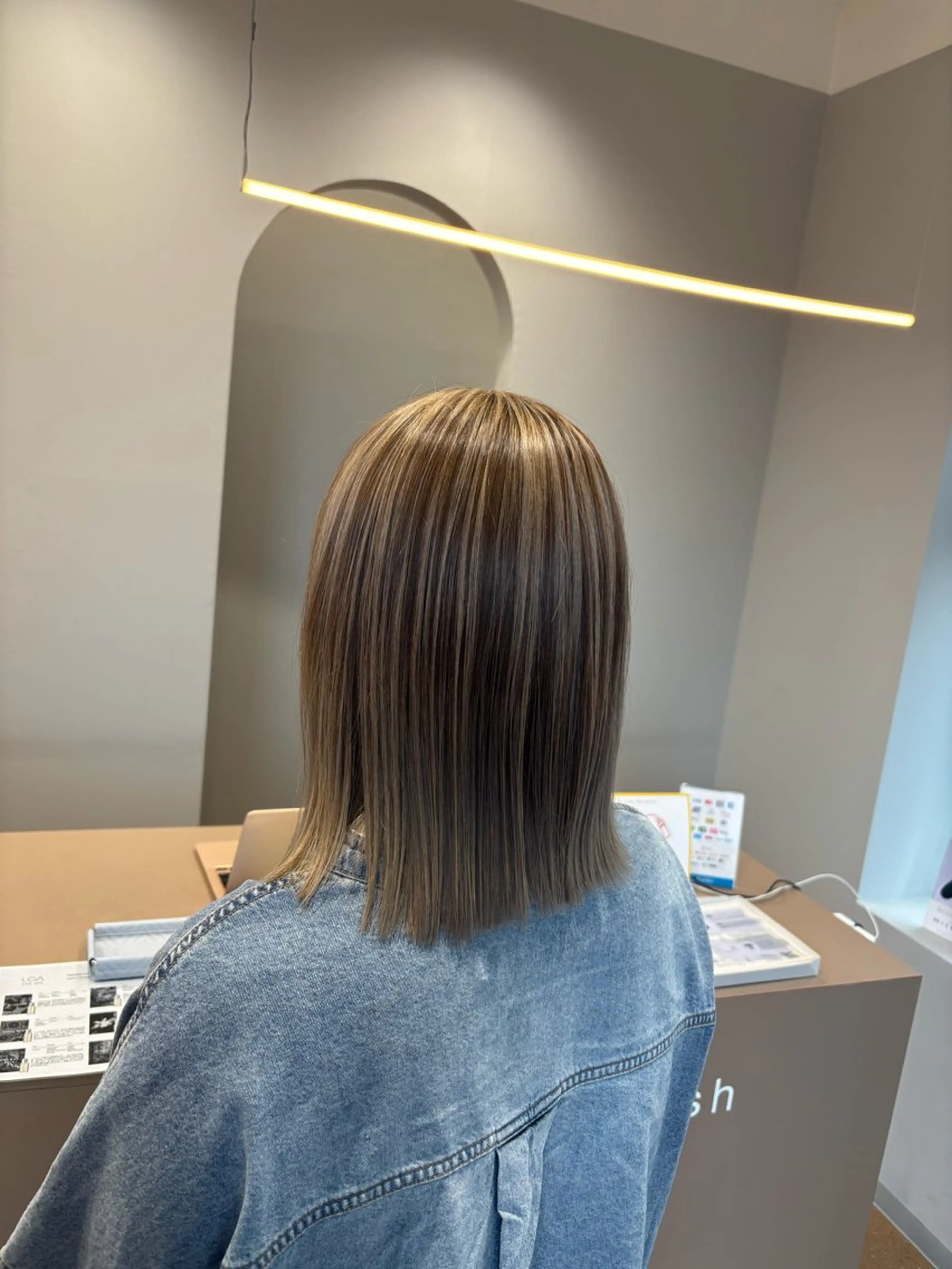 ミディアム レイヤーカット ヘアカラー 内藤 美幸のヘアスタイル