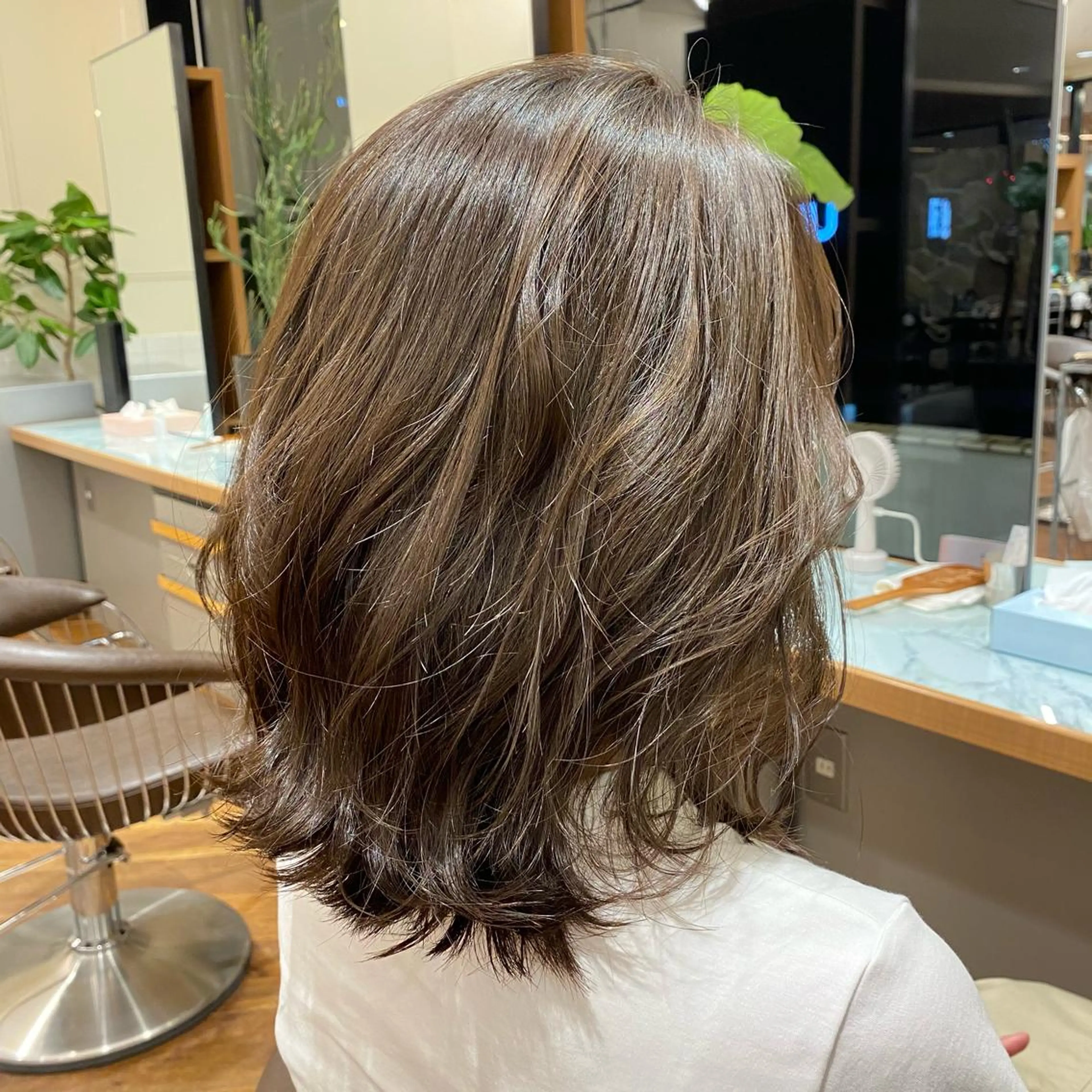 ミディアム アッシュ ハイライト レイヤー/グレージュ メンズパーマのヘアスタイル
