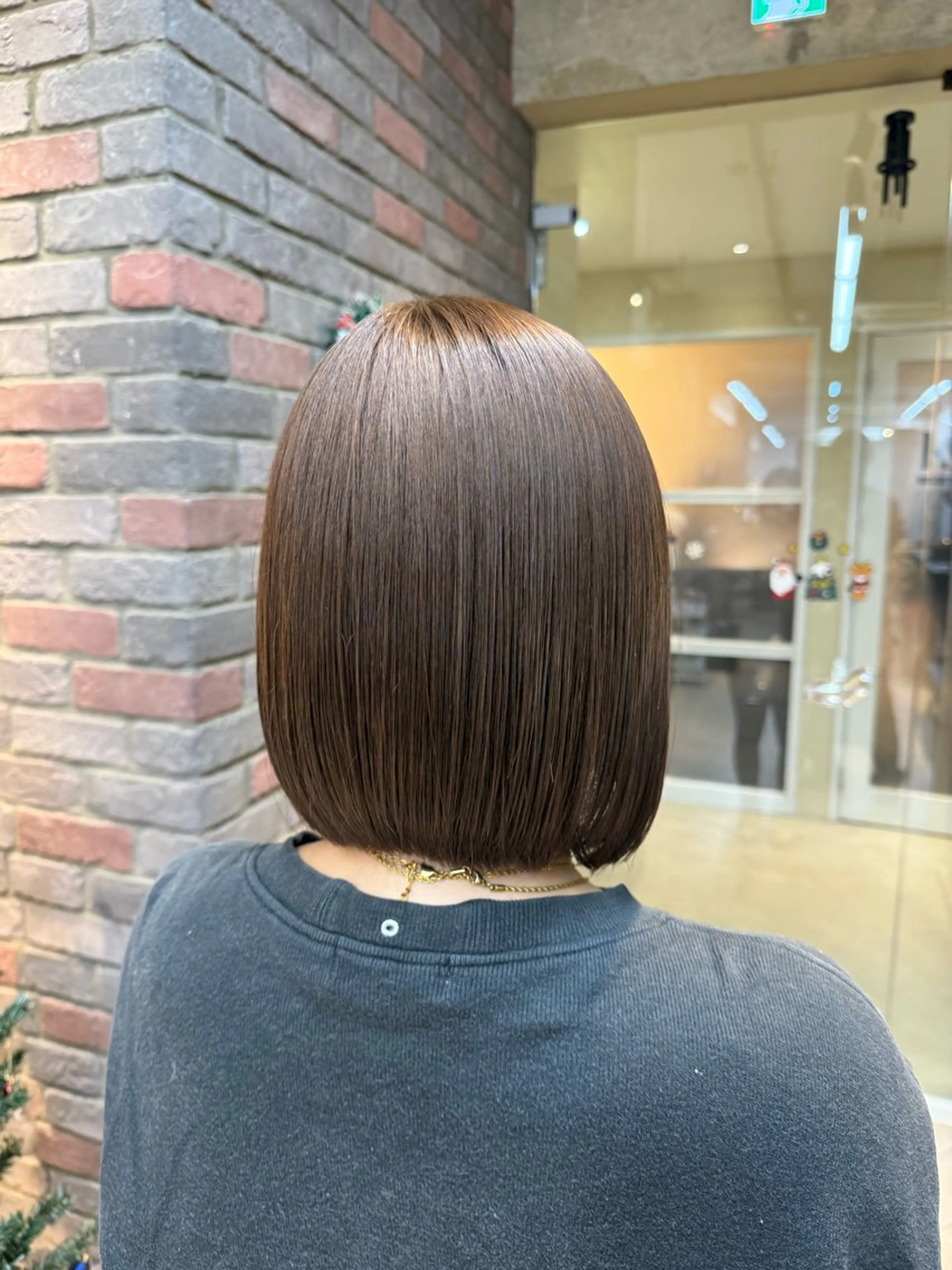 ショート カラー 前下がりボブ ブラウンカラー ショコラブラウン ココアブラウン グレージュ カット ヘアカラー 吉川 慶斗のヘアスタイル