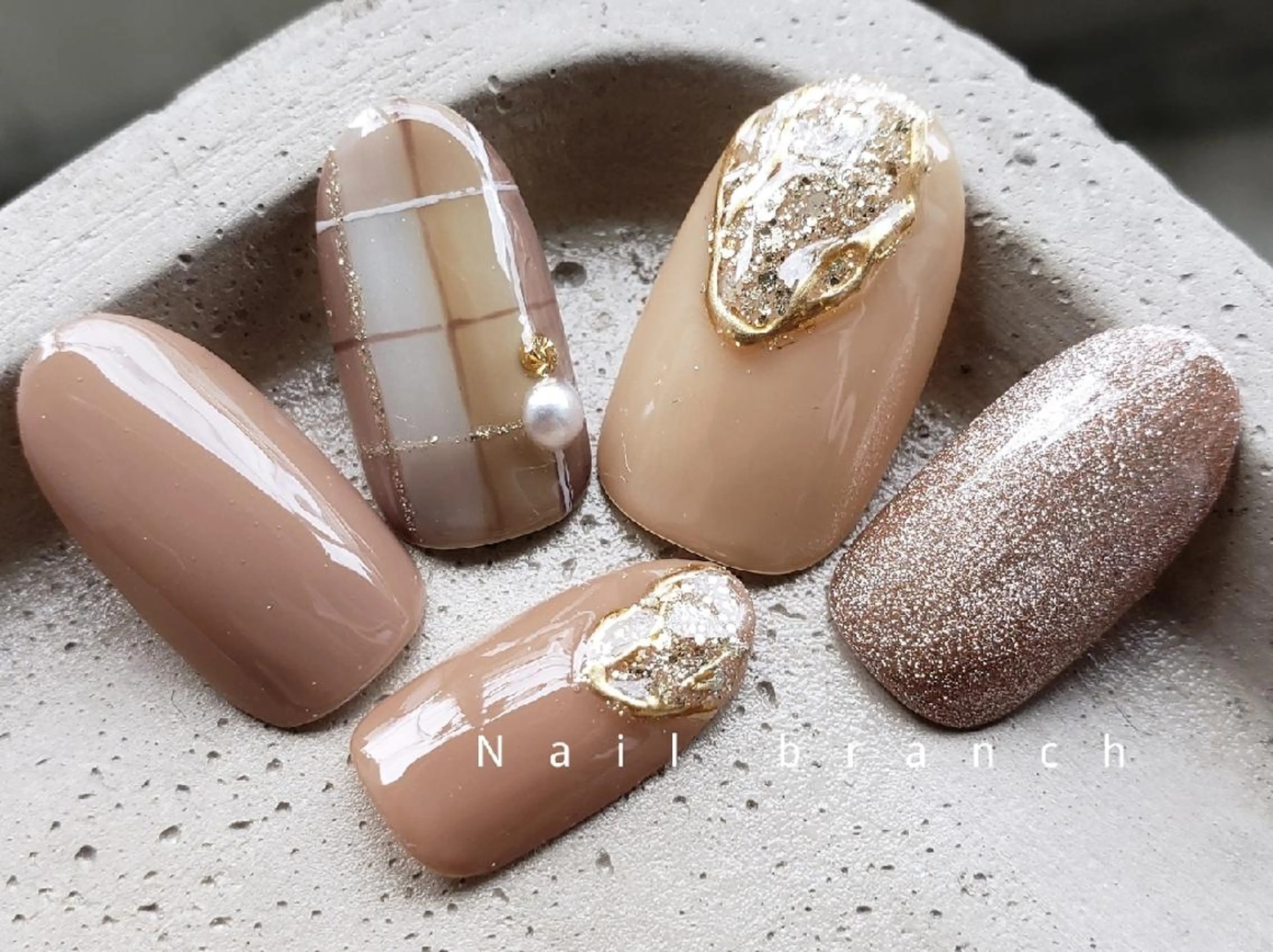 セミロング カラー ヘアアレンジ パーマ アイブロウ キッズ マツエク・マツパ ネイル Nail branchのネイルデザイン