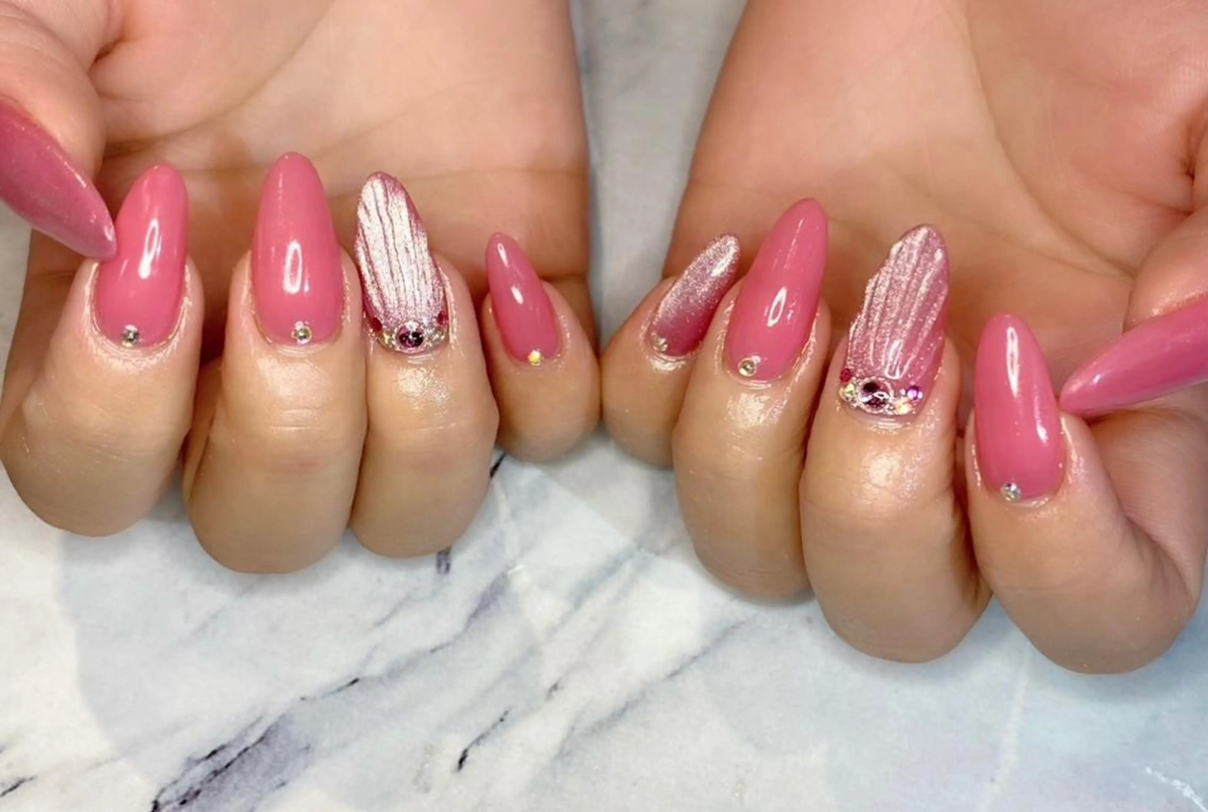 ネイル ストーンネイル Lino+ ネイル&よもぎ蒸しのネイルデザイン