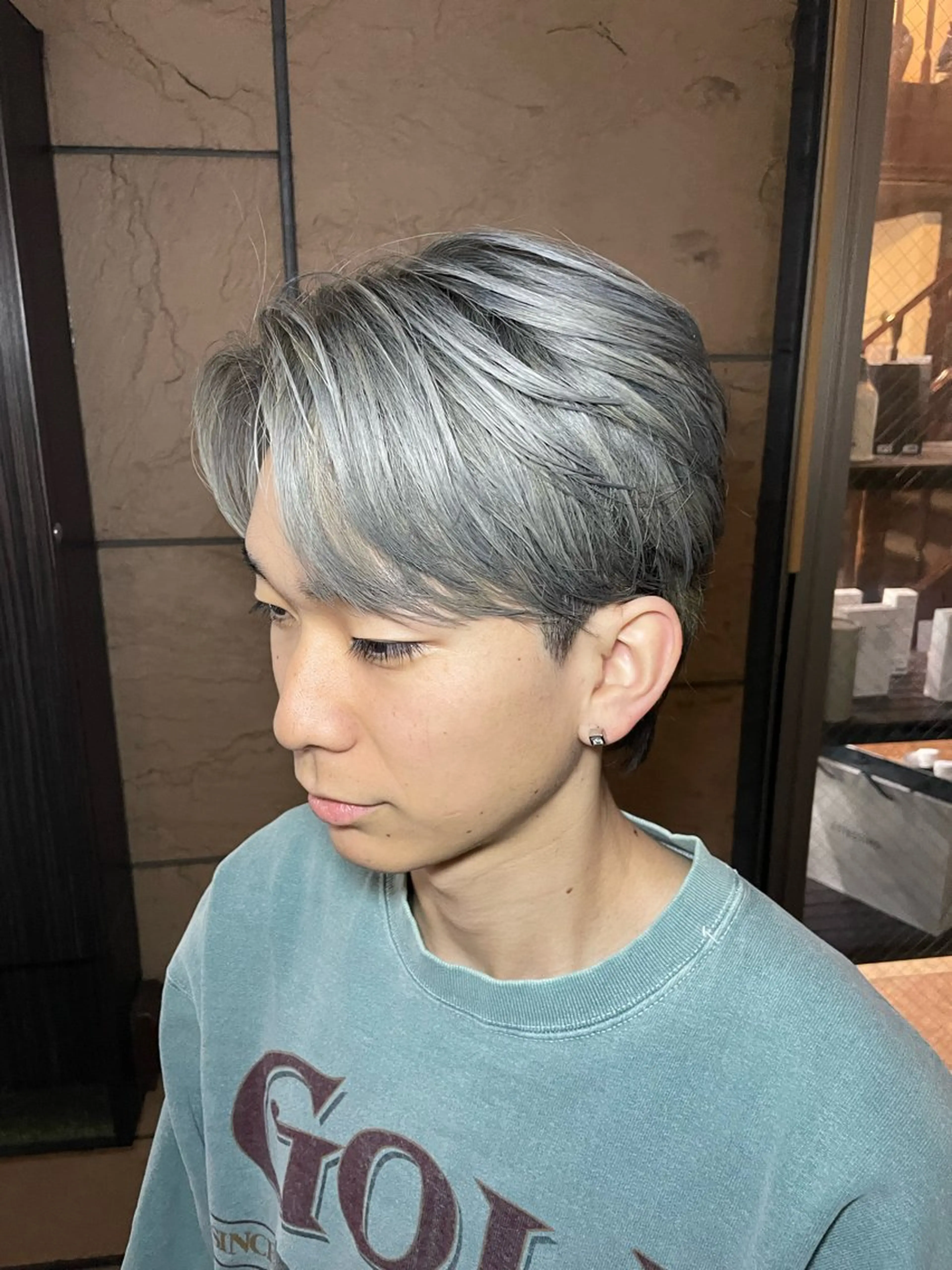 ミディアム カラー メンズ センターパート メンズハイトーン ハイトーンカラー 立川/メンズ特化 阿見のヘアスタイル