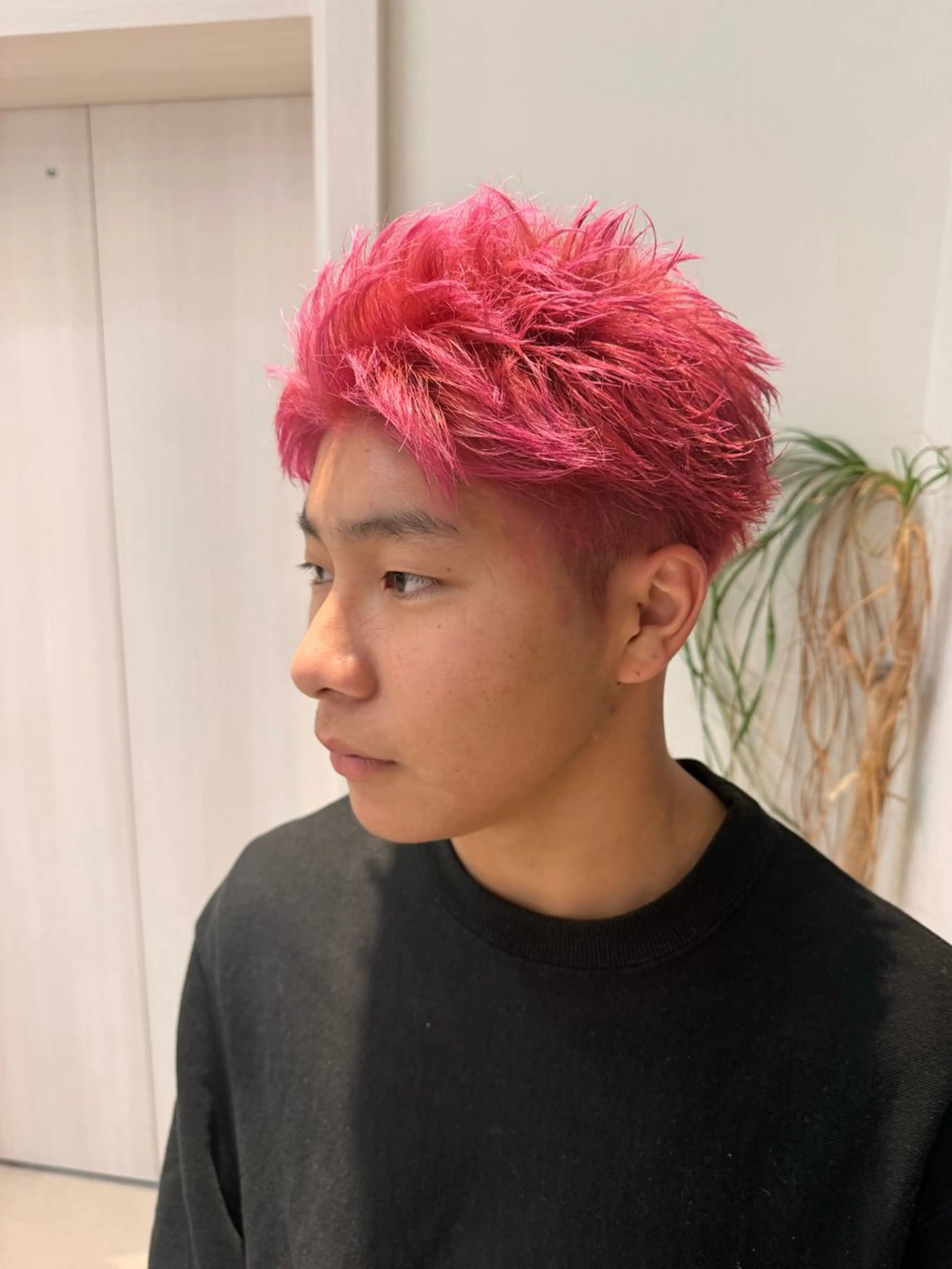 メンズ ヘアカラー ヘッドスパ うっちー ブリーチ /ツヤ髪/縮毛矯正のヘアスタイル