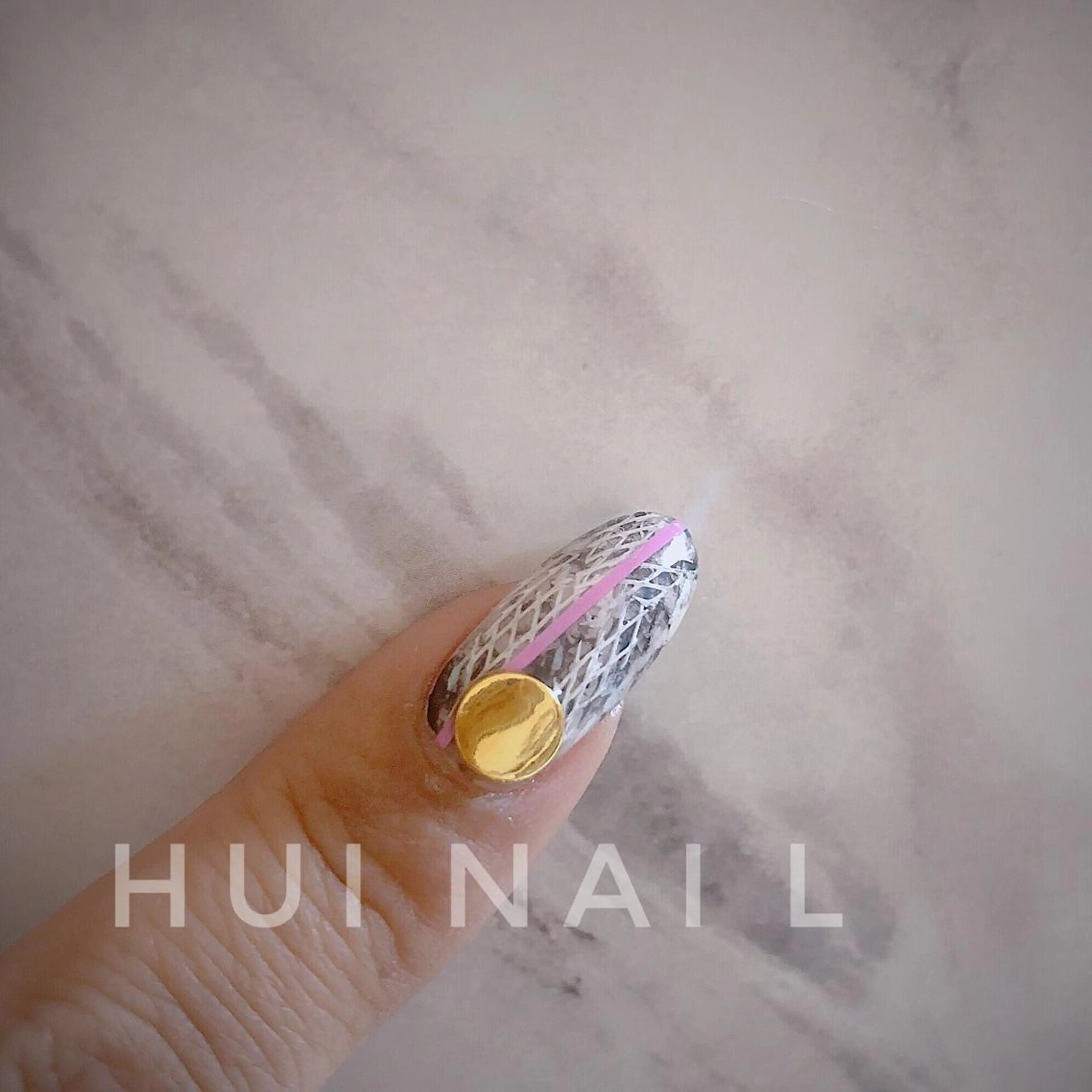 ミディアム めぐみのネイルサロン スタッフ練習のネイルデザイン