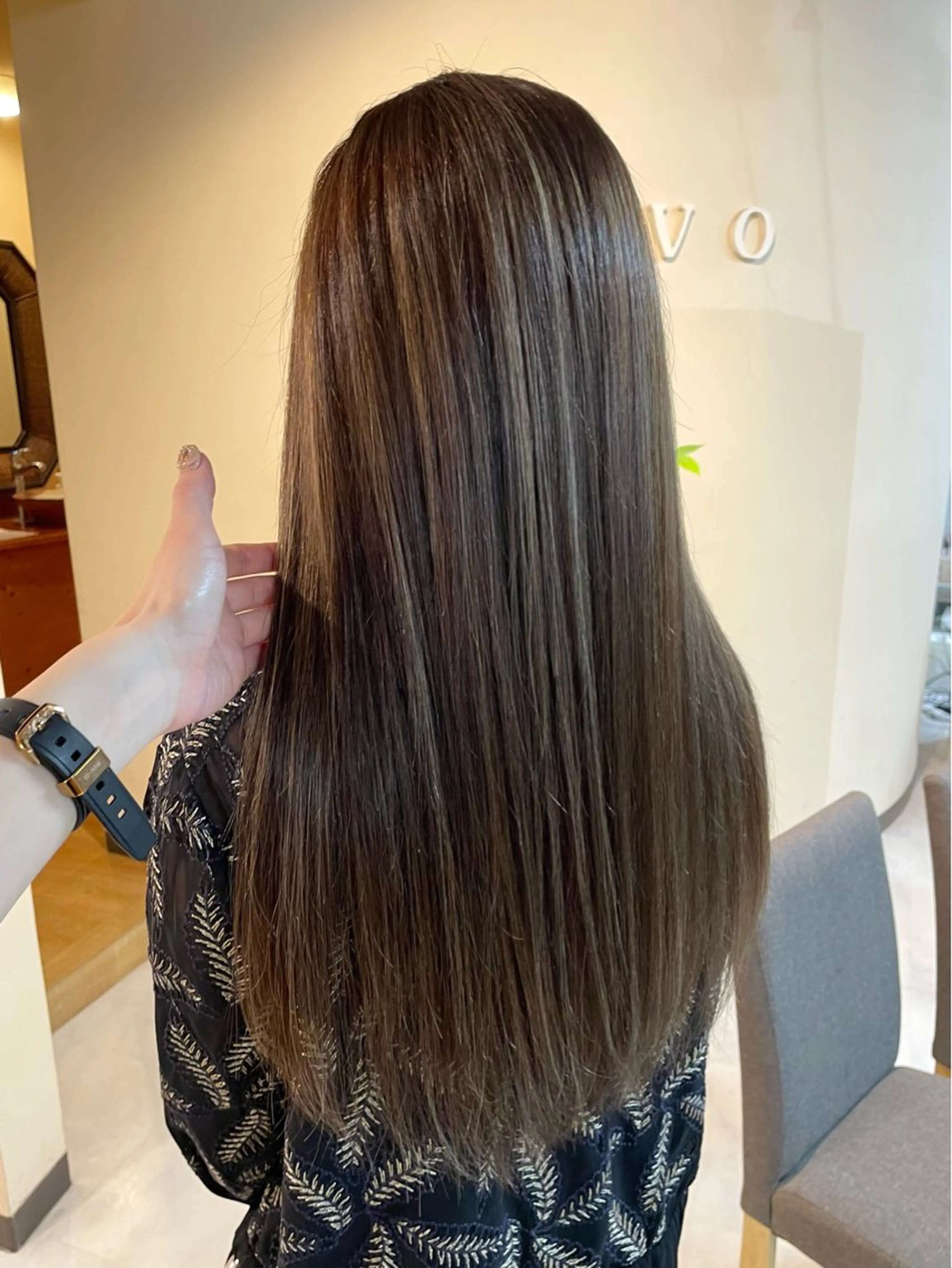 ロング ハイライト 宮本 いぶきのヘアスタイル
