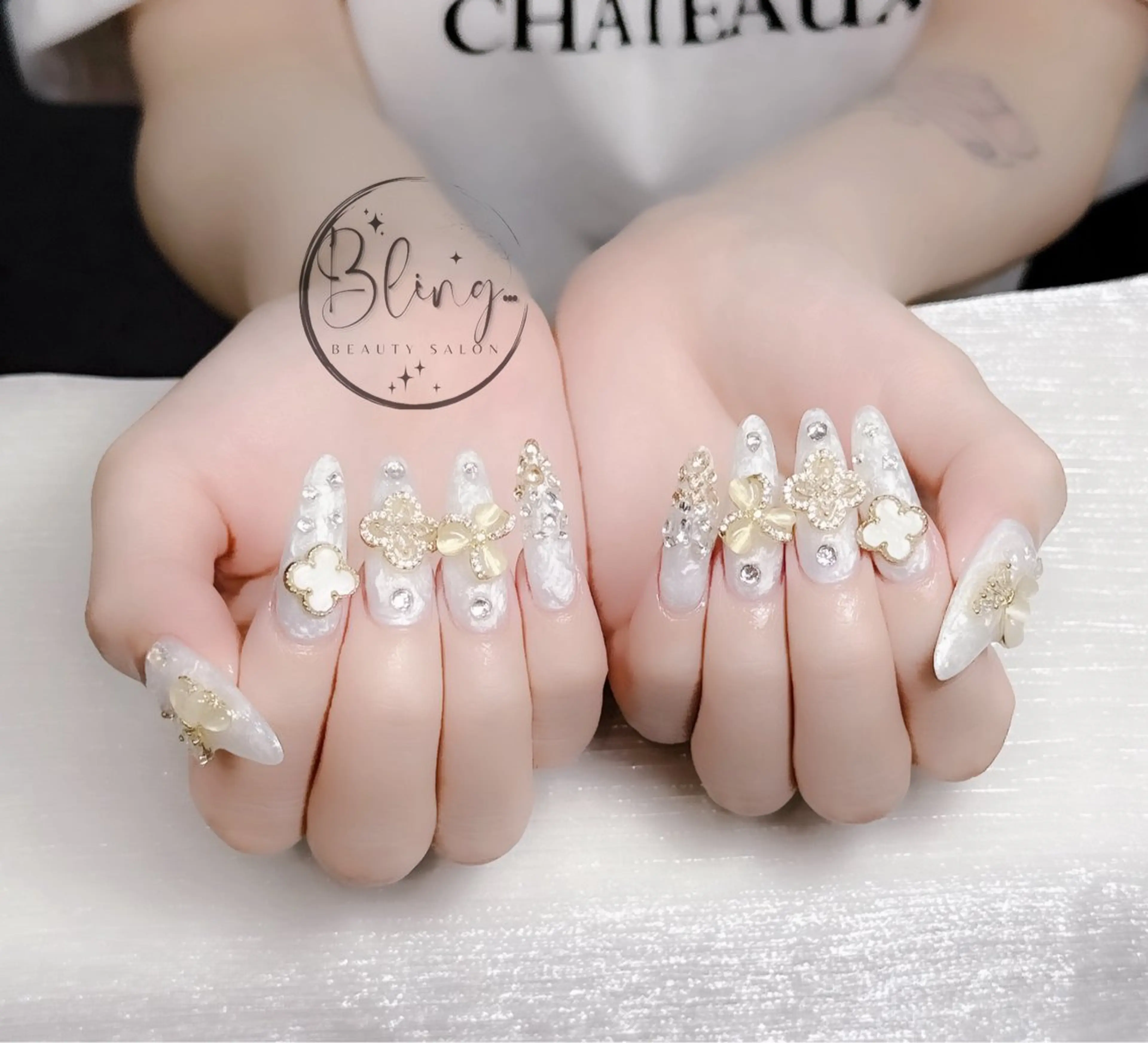 セミロング 韓国風ヘア ハンドネイル Bling Salonのネイルデザイン