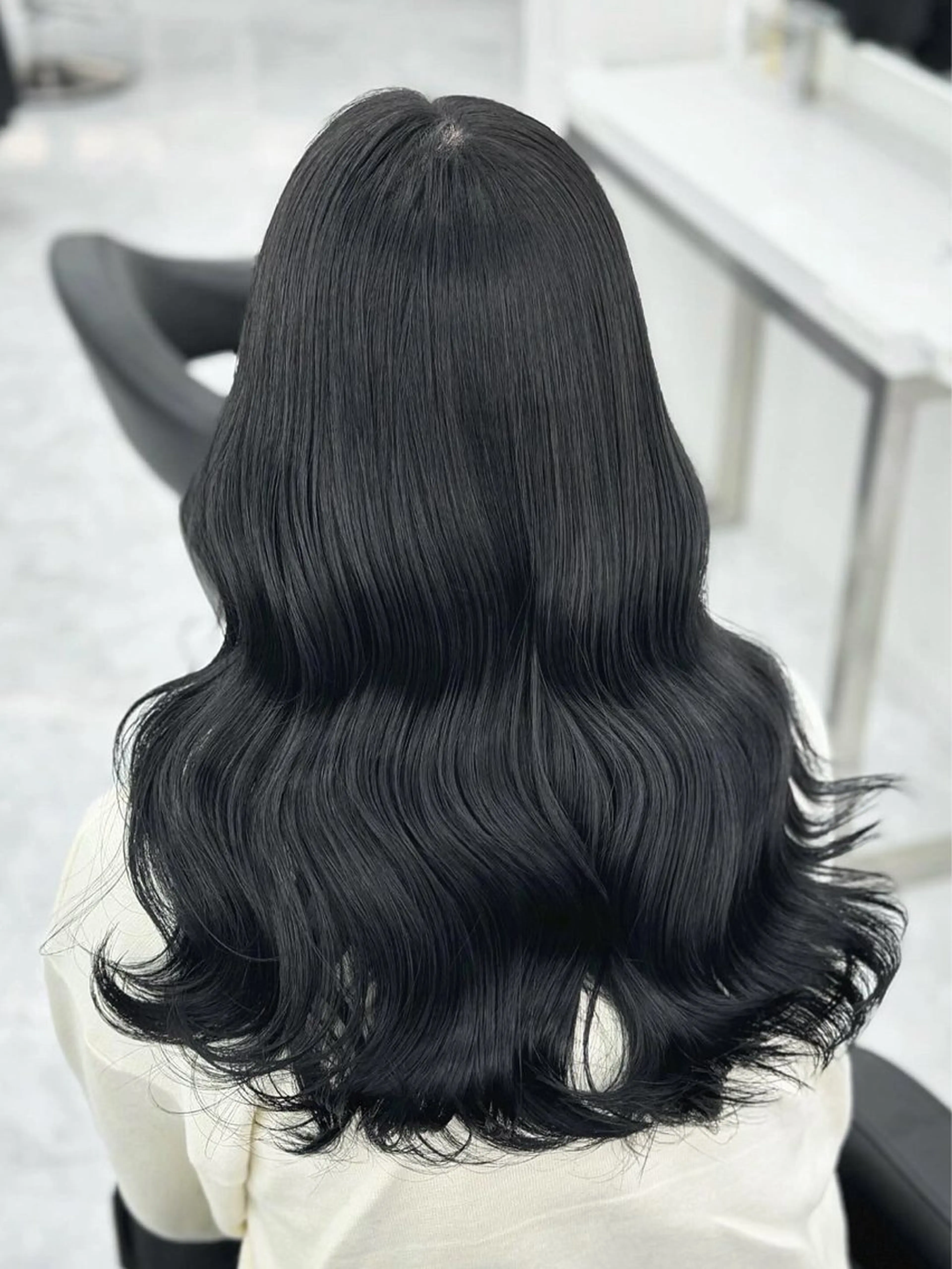 ロング カラー 黒髪 ブルーカラー ブルーブラック レッドカラー くびれヘア ヘアカラー トリートメント ヘアセット 髪質改善Ⅰ透明感 艶カラーⅠたつやのヘアスタイル