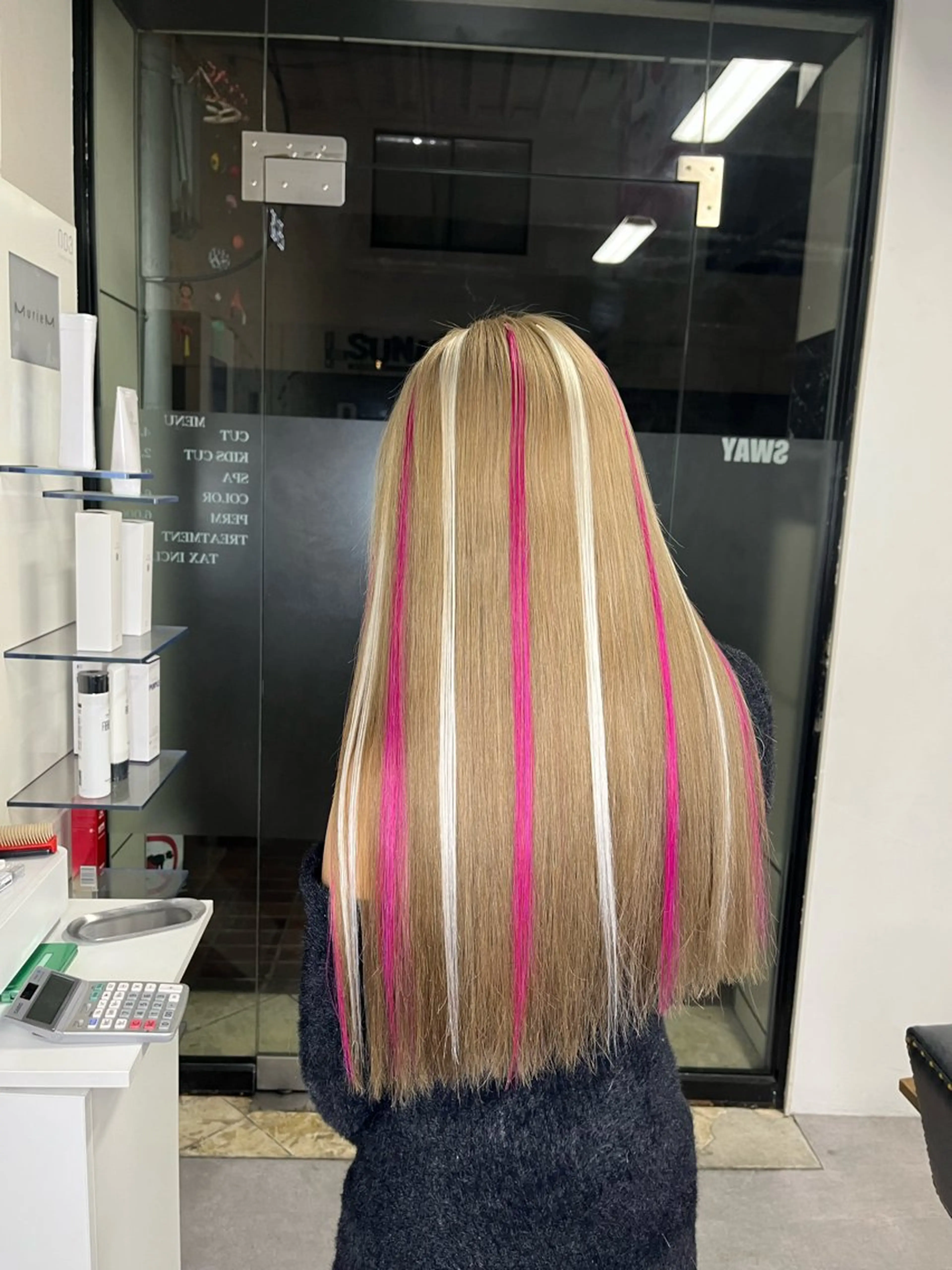 ロング カラー ヘアアレンジ 丹波 月愛のヘアスタイル