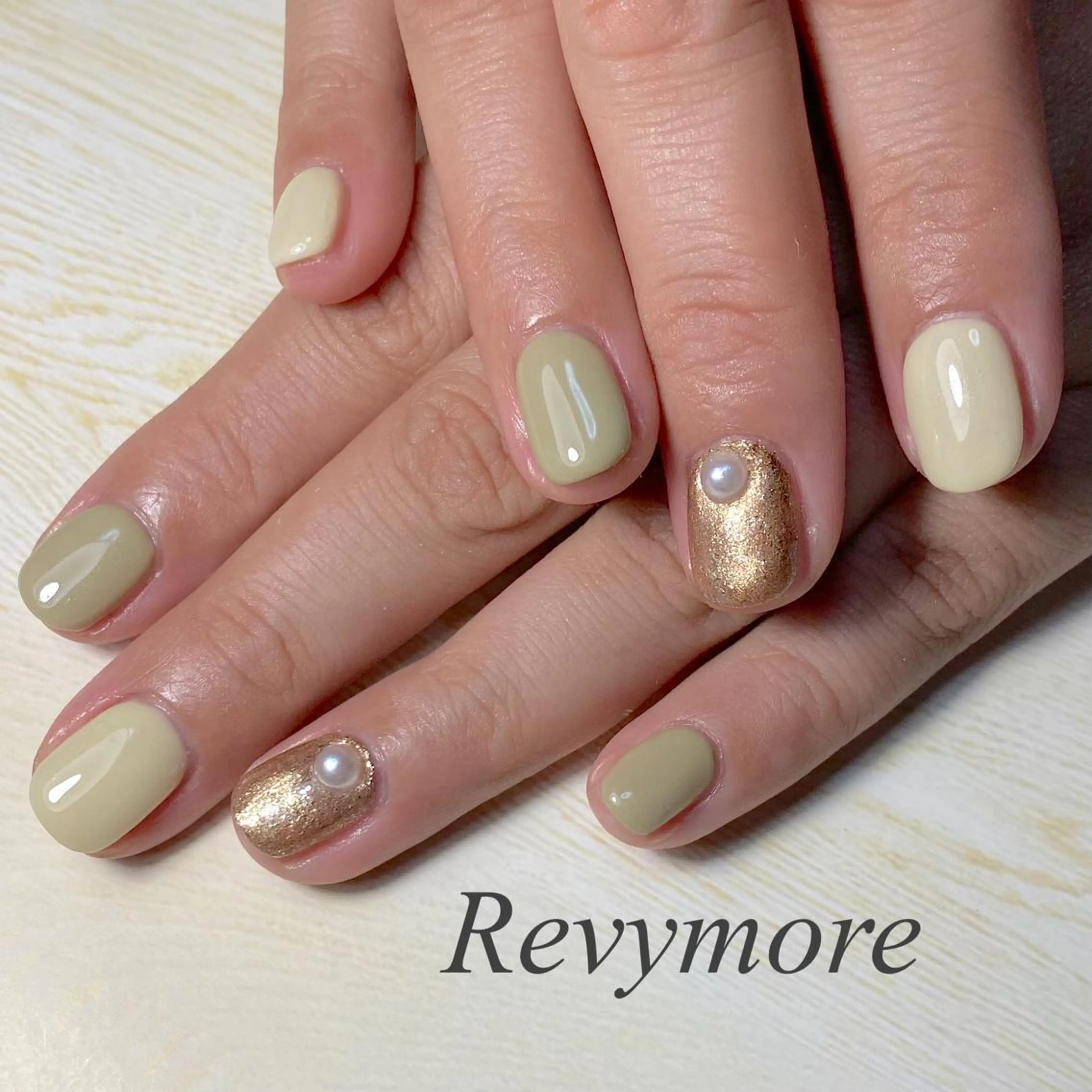 ショート ネイル ジェルネイル ニュアンスネイル オフィスネイル シンプルネイル nail salon Revymore所属・nail salon Revymoreのネイルデザイン