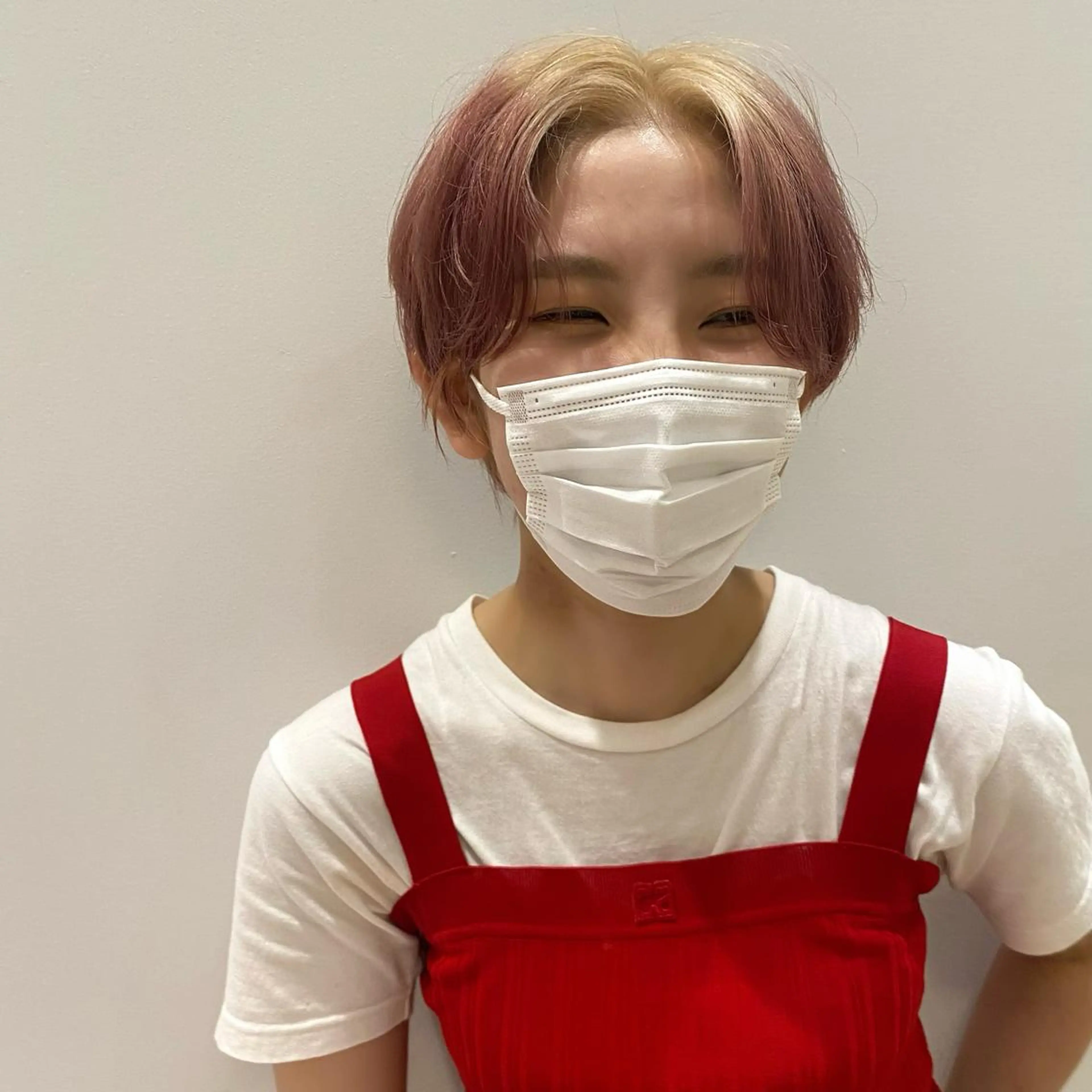 カラー ブロンド ピンクカラー ホワイトブロンド 増井 彩乃のヘアスタイル