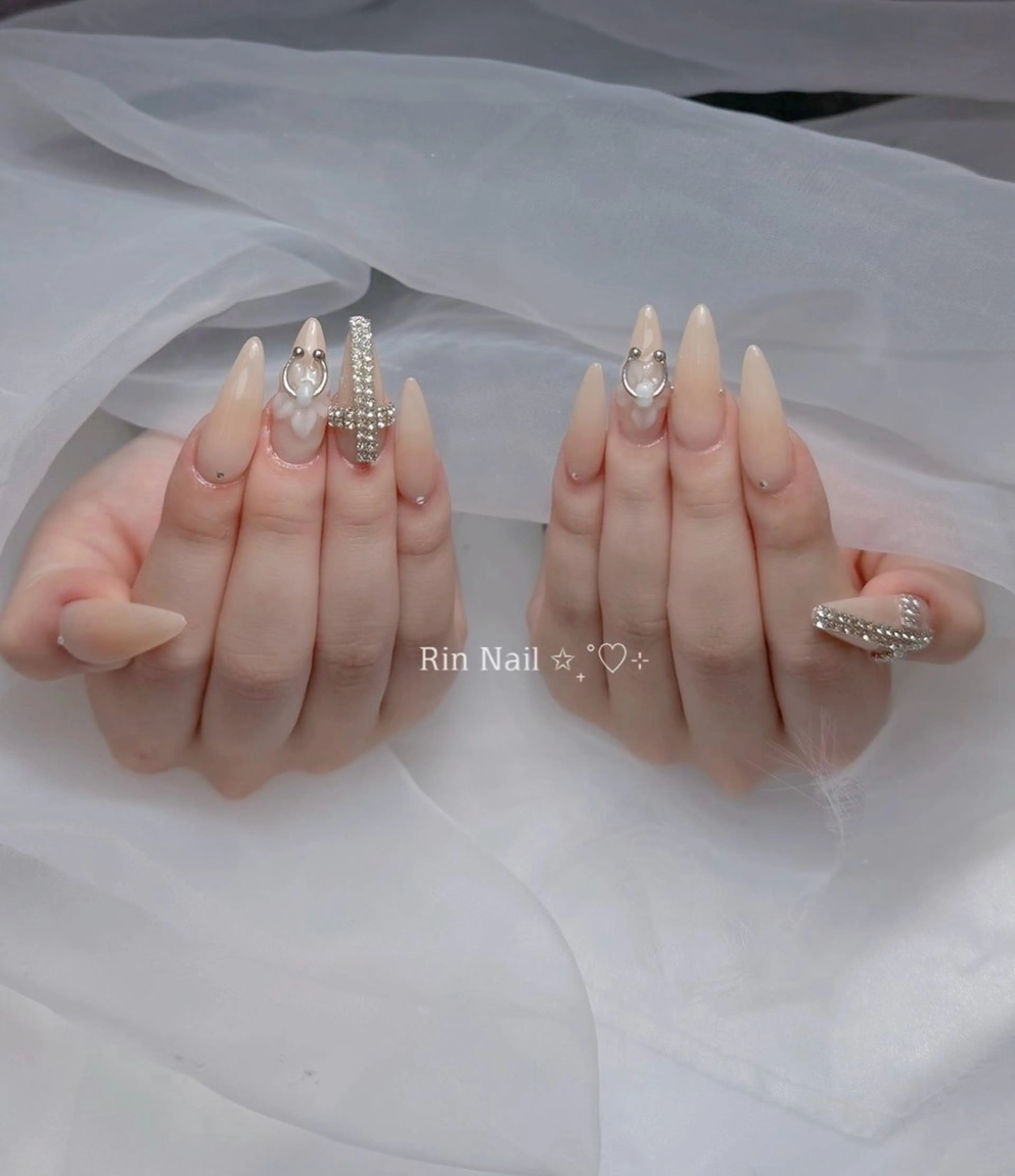 ネイル オーロラネイル ブラウン チークネイル フラッシュネイル フラワーネイル ハンドネイル Rin Nail 新大久保店のネイルデザイン