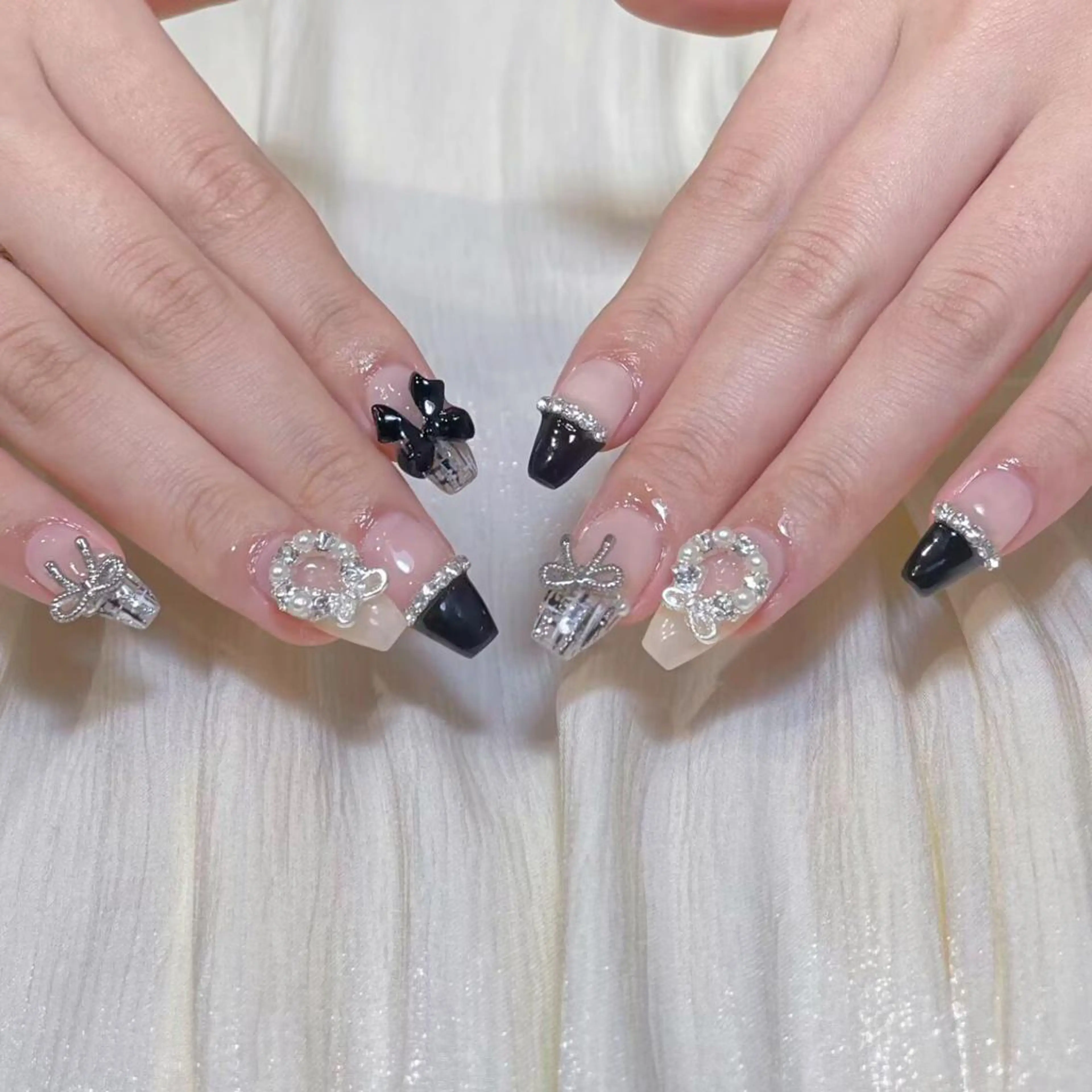 ネイル アートネイル オーロラネイル ガーリー キラキラネイル マグネットネイル ハンドネイル ハンドケア Plenty AYU💜のネイルデザイン