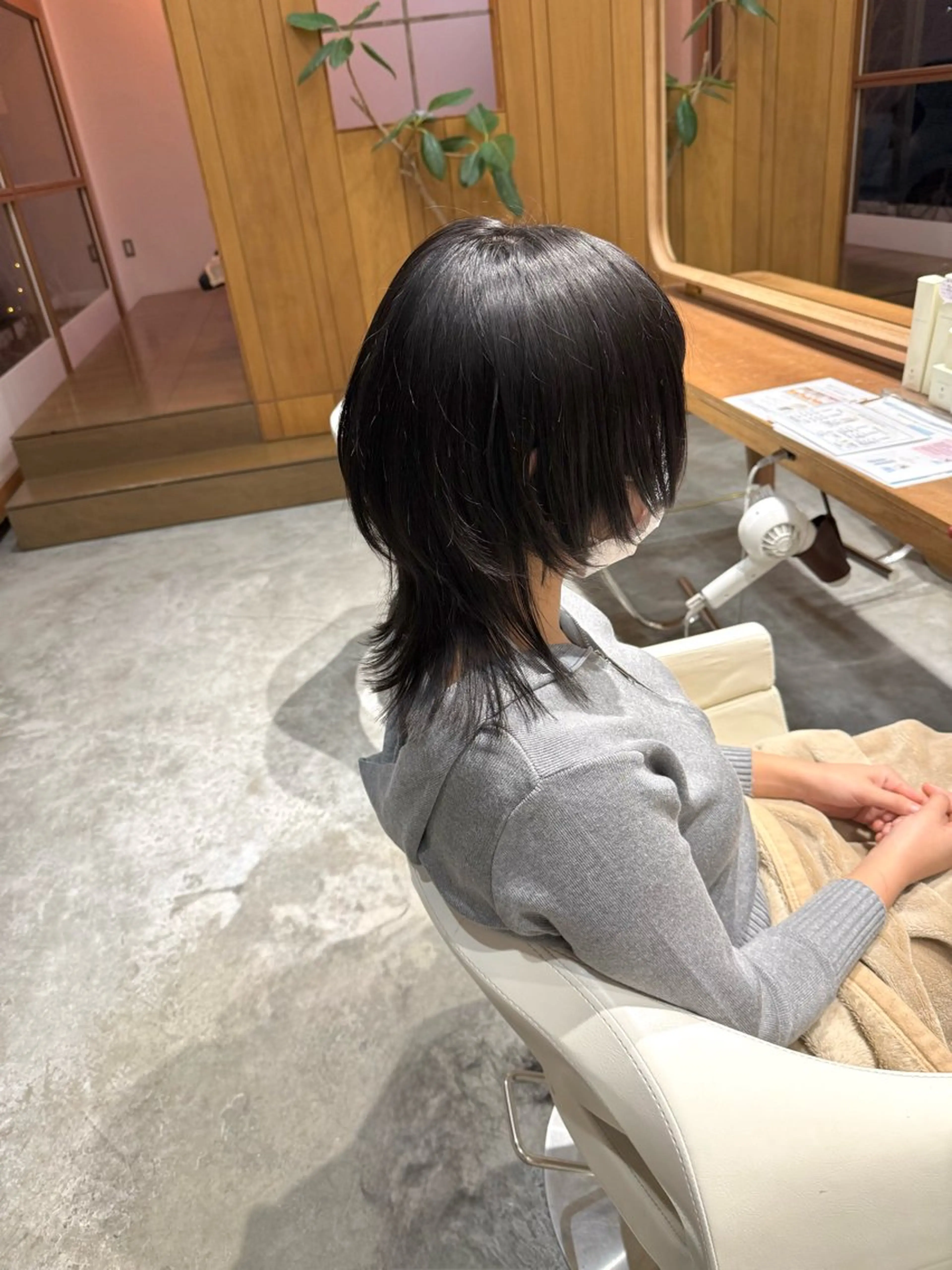 ミディアム ウルフカット カット WATANABE MISAKIのヘアスタイル