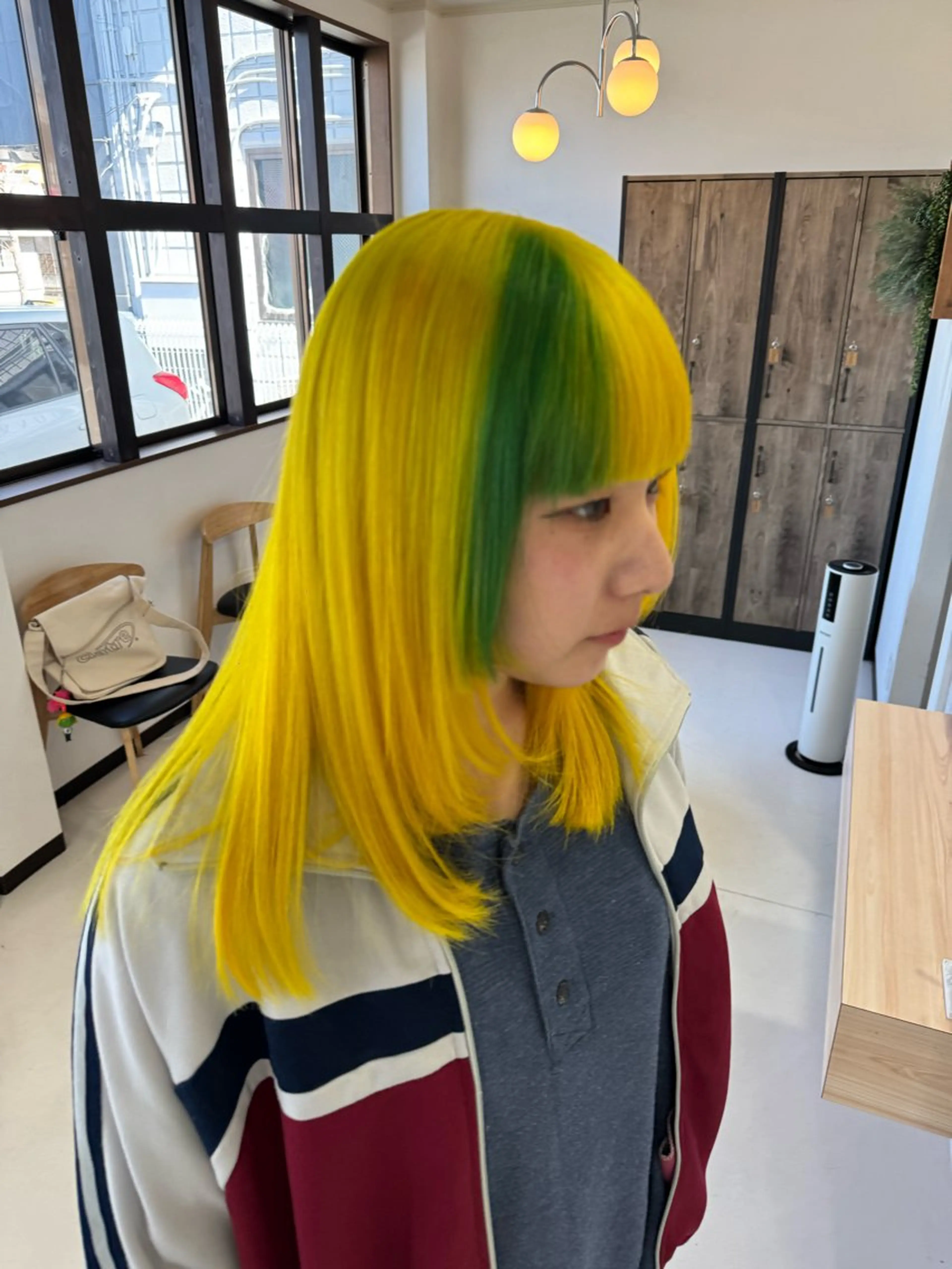 セミロング ヘアカラー 手塚 麗のヘアスタイル