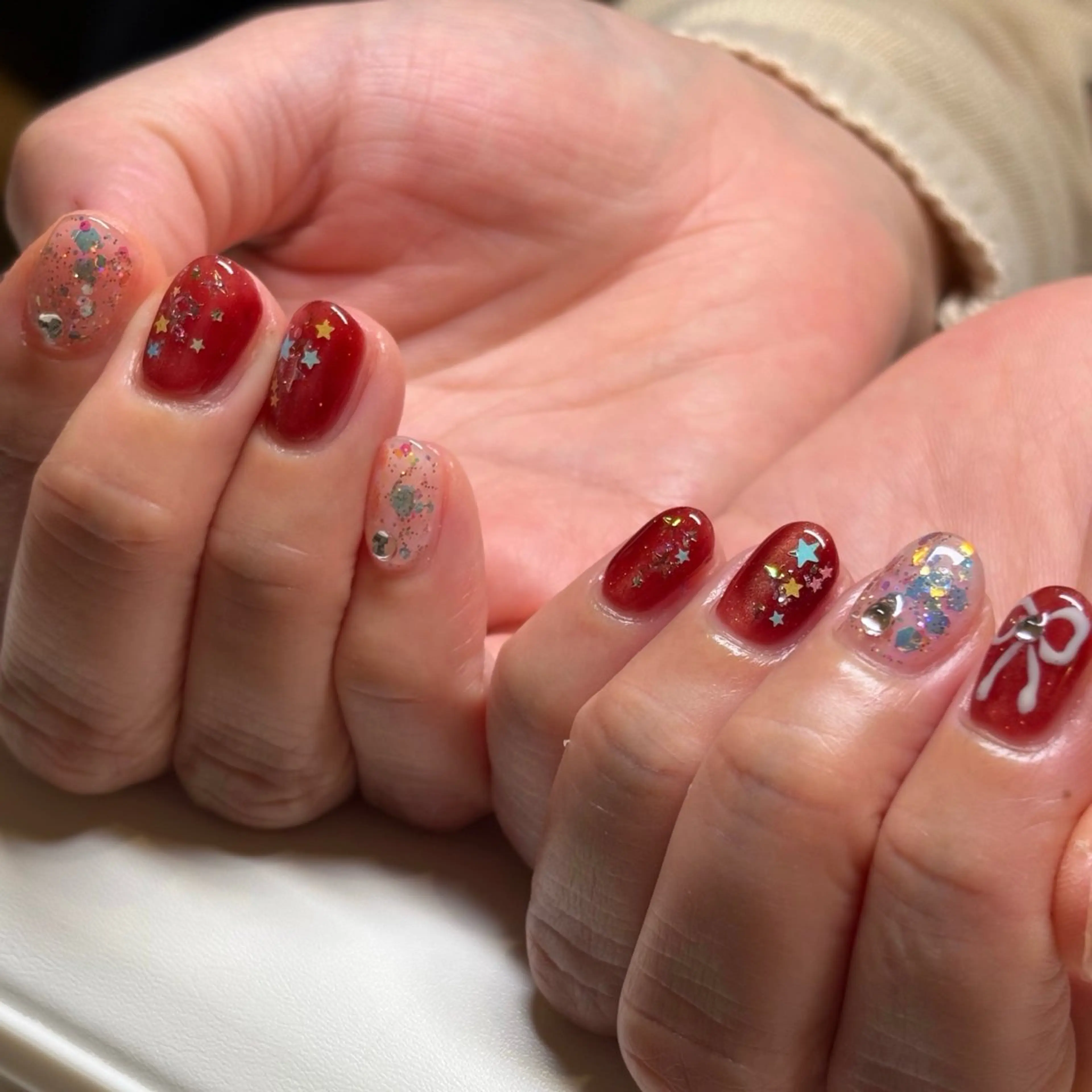 ネイル 韓国ネイル マグネットネイル 赤色 リボン ハンドネイル amuse ニュアンス/個性派のネイルデザイン