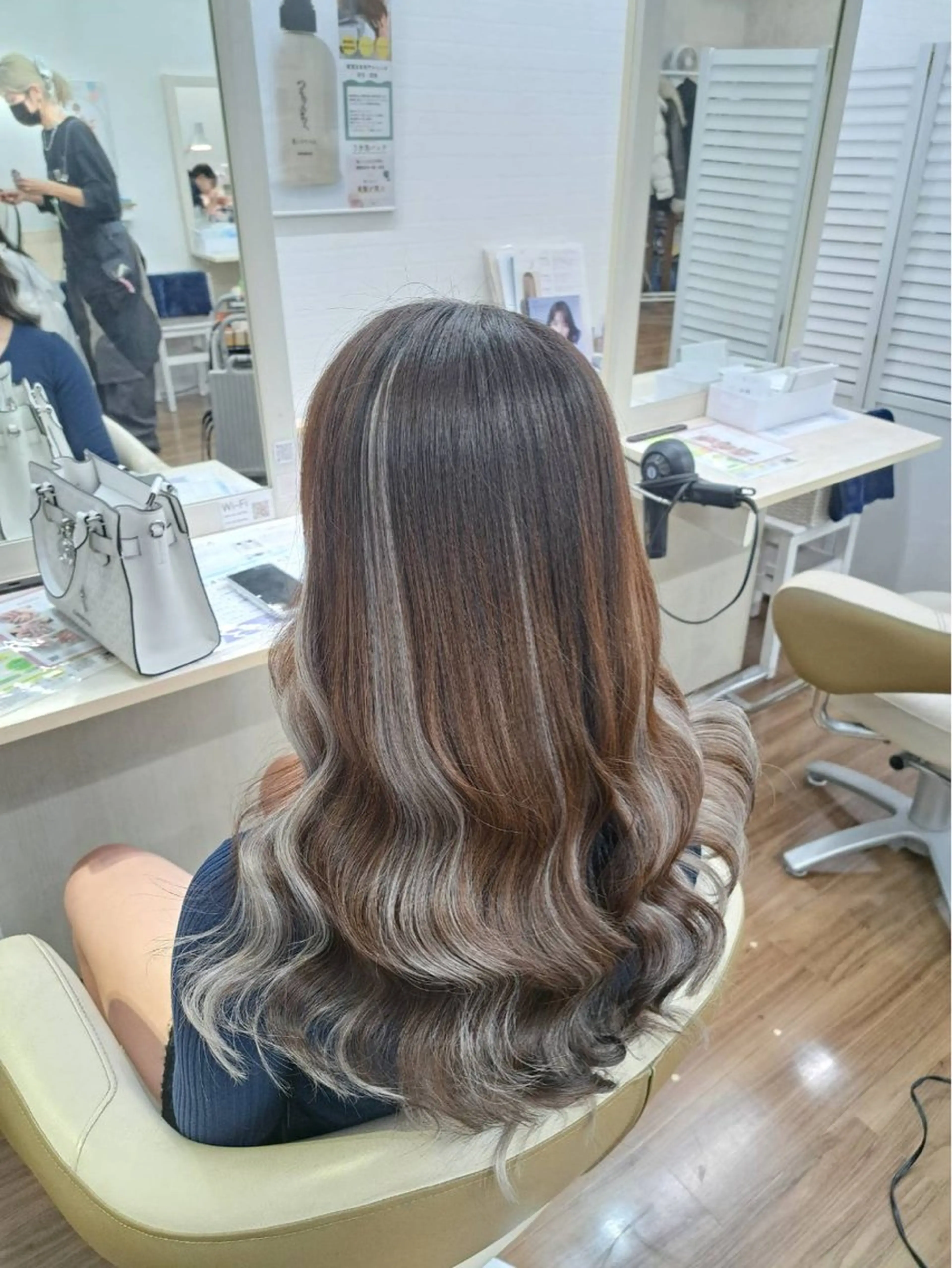 ロング カラー ハイライトカラー エクステ ハイライト エクステ GLOSS 心斎橋 山上のヘアスタイル