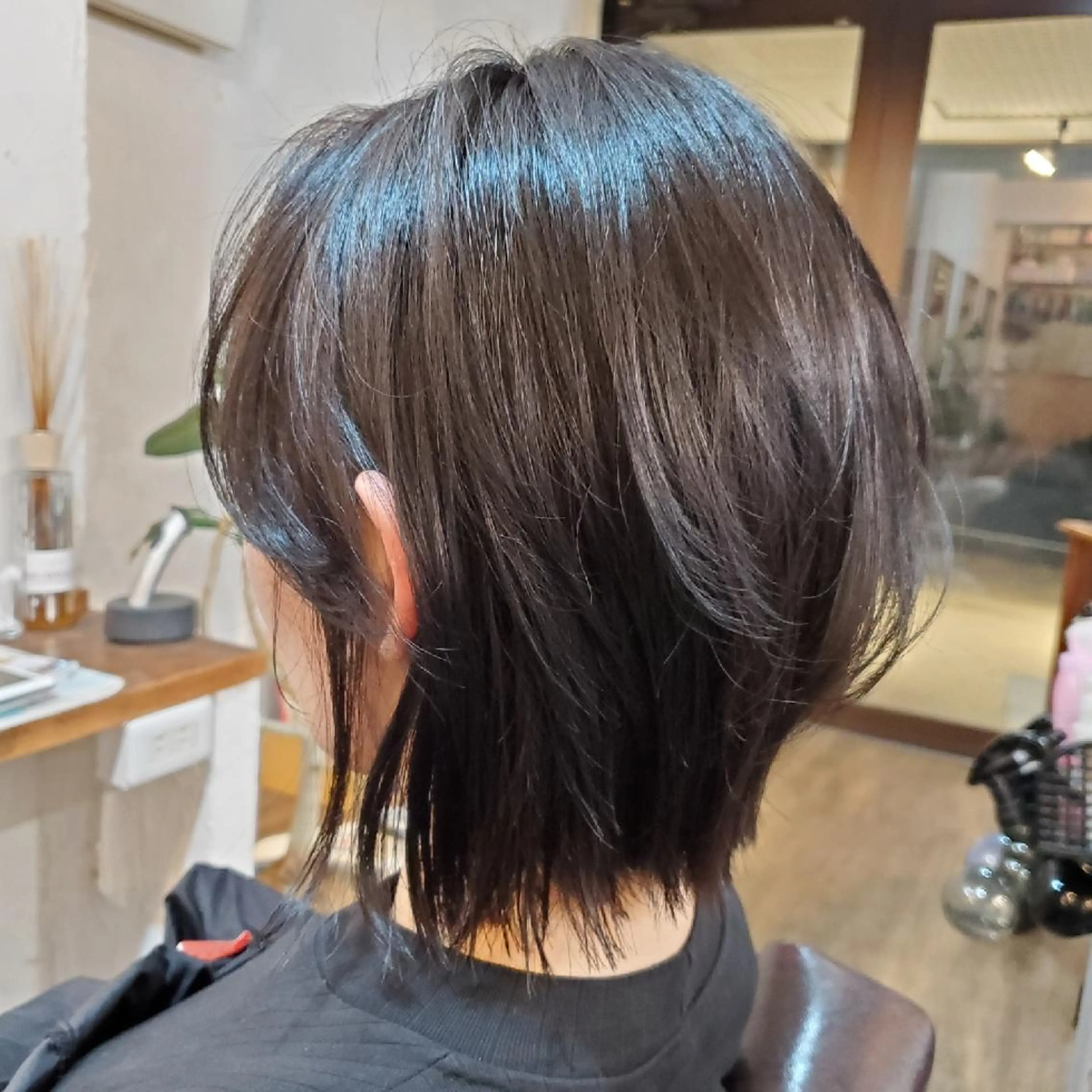 ミディアム カラー 切りっぱなしボブ ショートボブ ミディアムパーマ バレイヤージュ ベージュカラー カット ヘアカラー トリートメント 韓国ヘア レイヤー くびれヘアMATSUのヘアスタイル