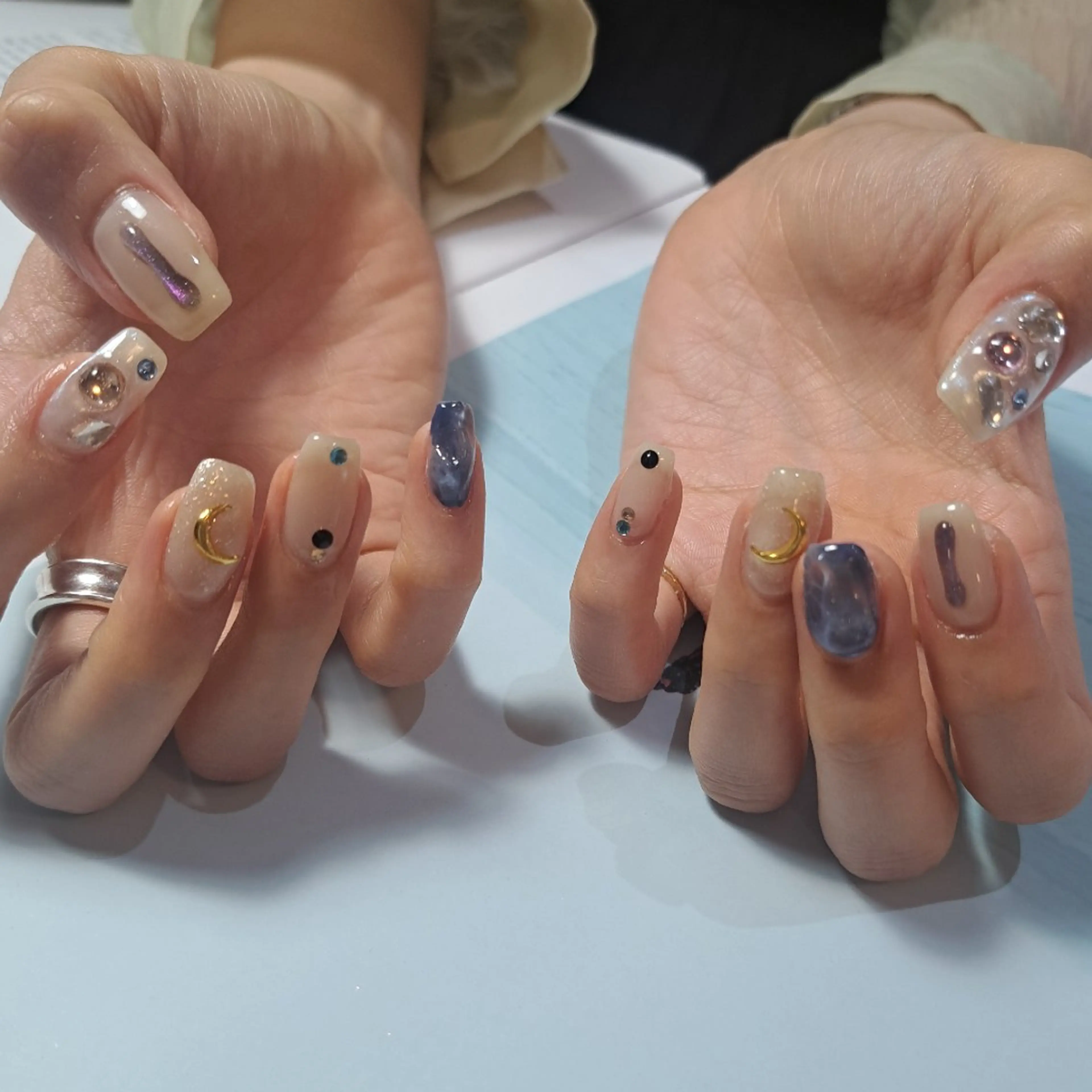 ネイル アートネイル ジェルネイル キラキラネイル 持ち込み 夏ネイル Nail mood デザイン持ち込みokのネイルデザイン